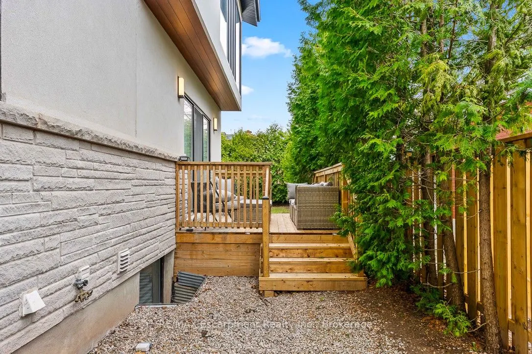1526 Bridge Road