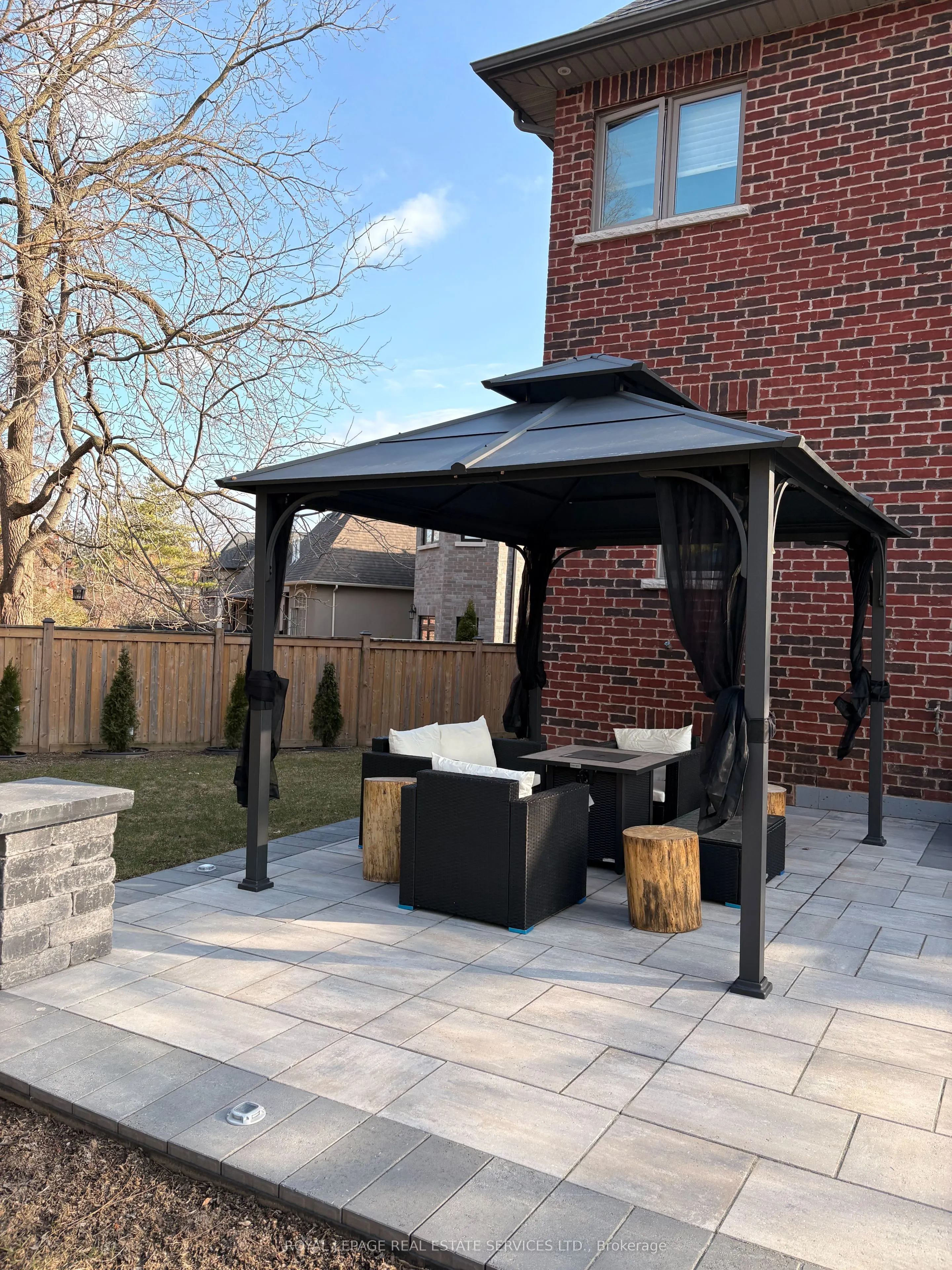 125 Paliser Court