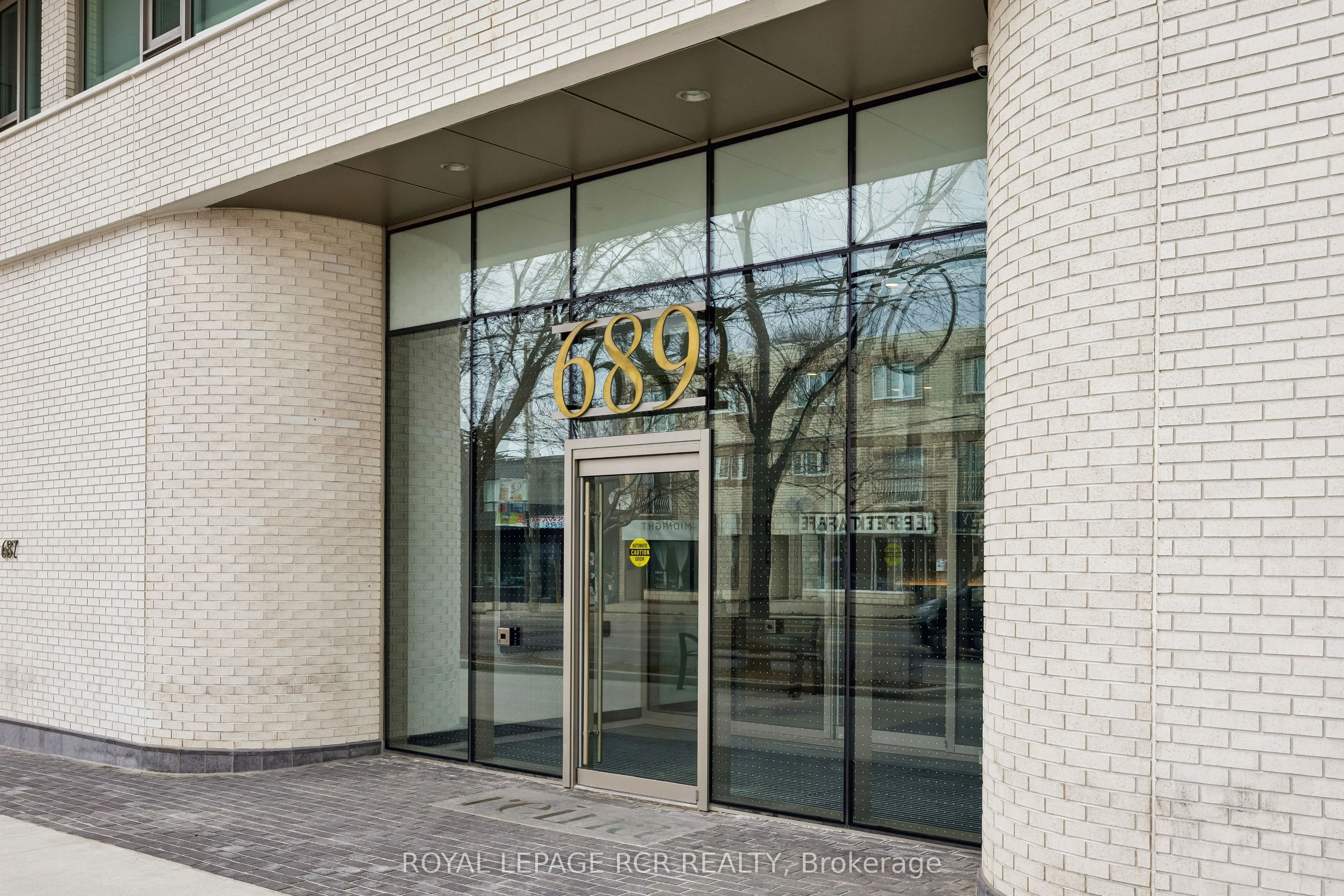 689 The Queensway #321