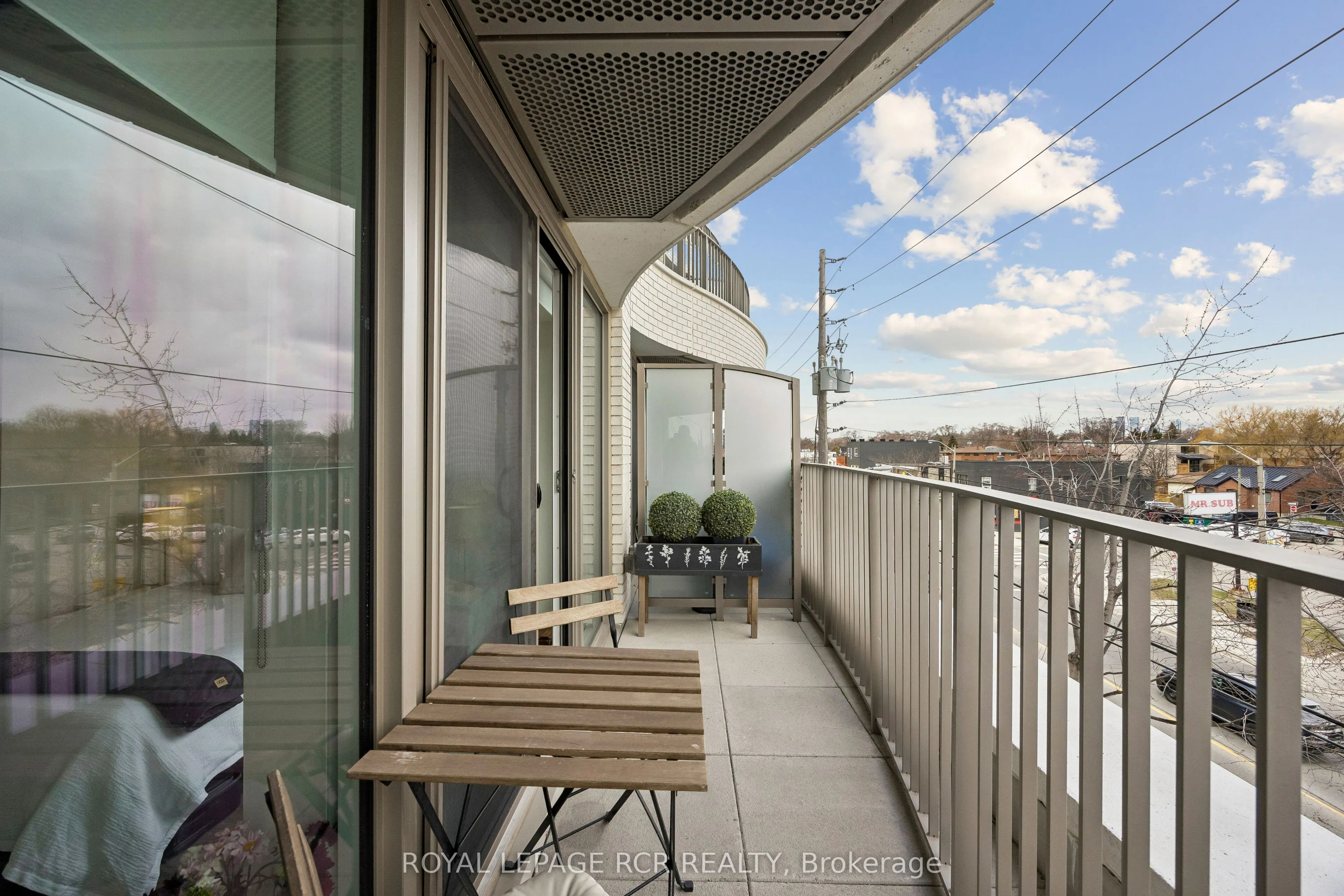 689 The Queensway #321