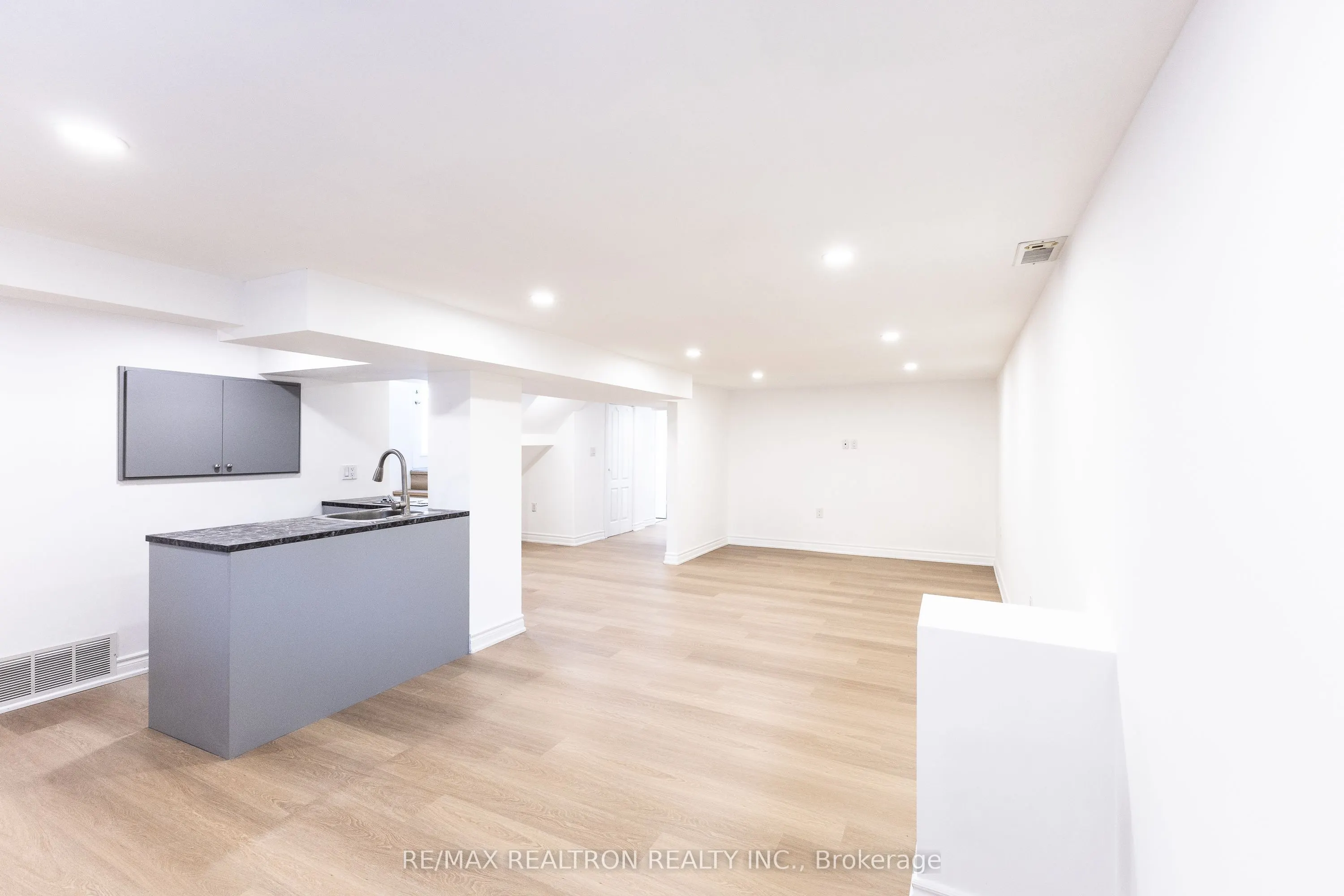 1480 Kenmuir Avenue