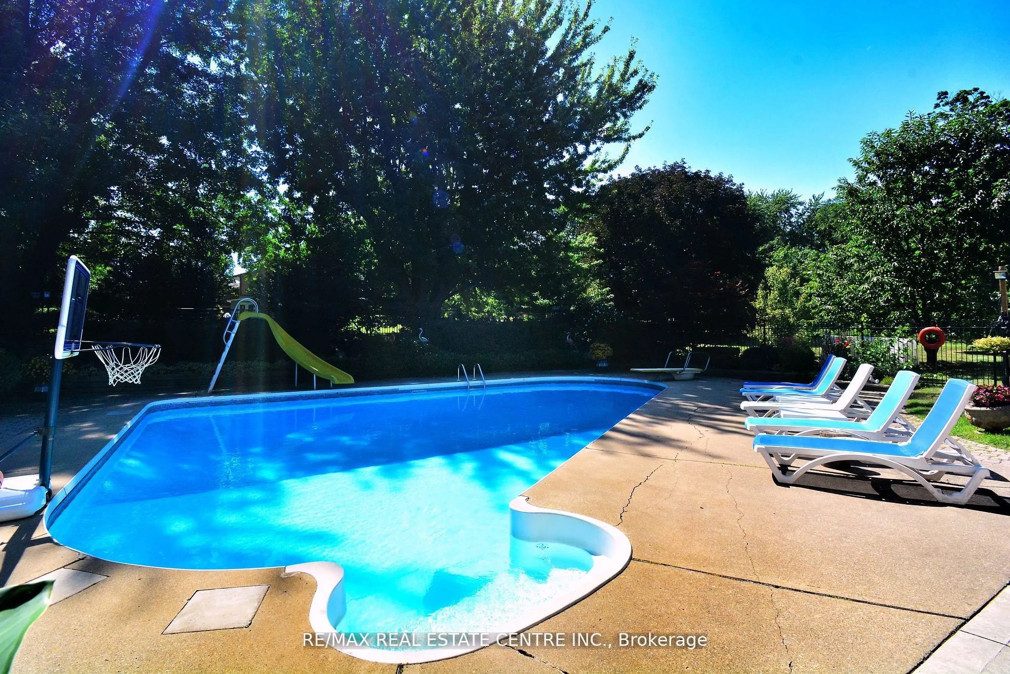 17 Crescent Hill Drive S