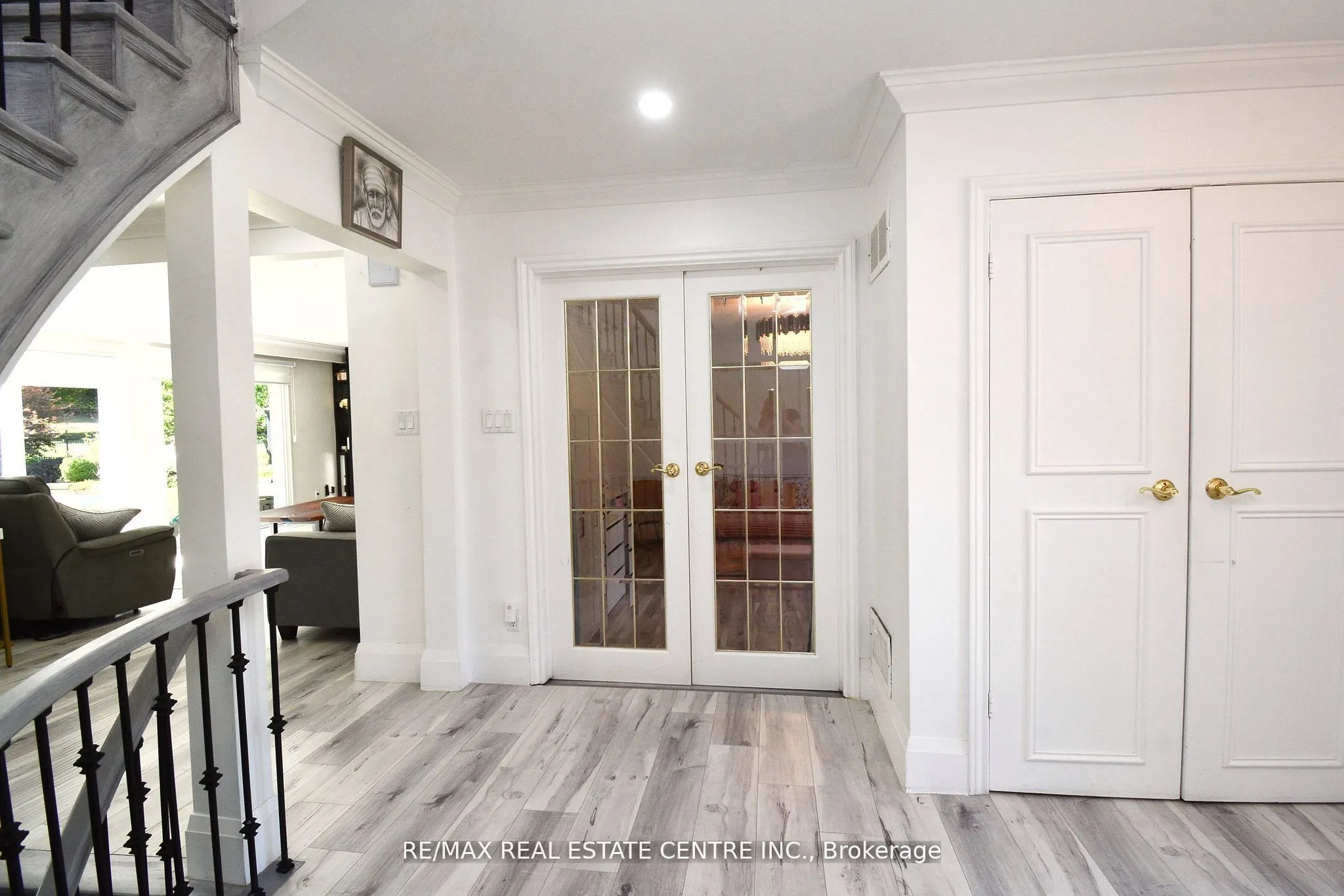 17 Crescent Hill Drive S