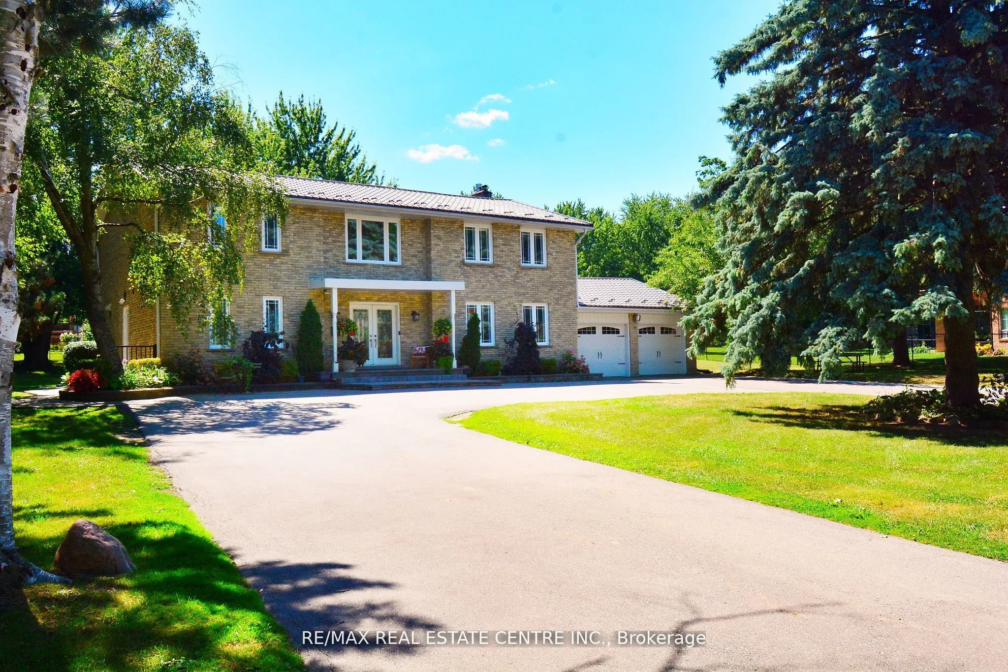 17 Crescent Hill Drive S