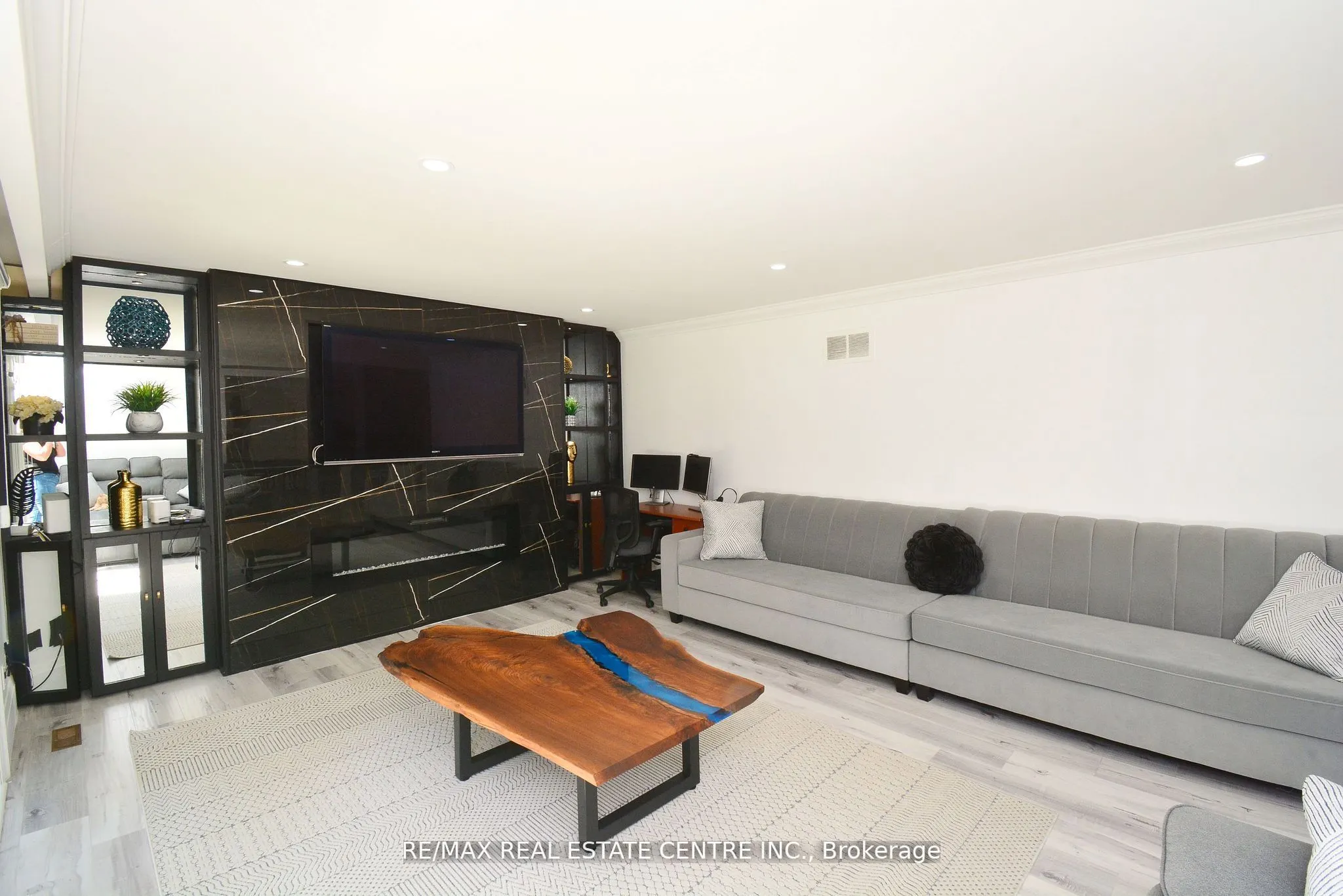 17 Crescent Hill Drive S