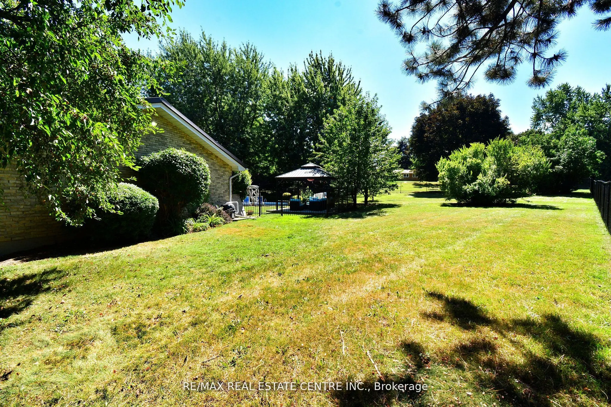 17 Crescent Hill Drive S