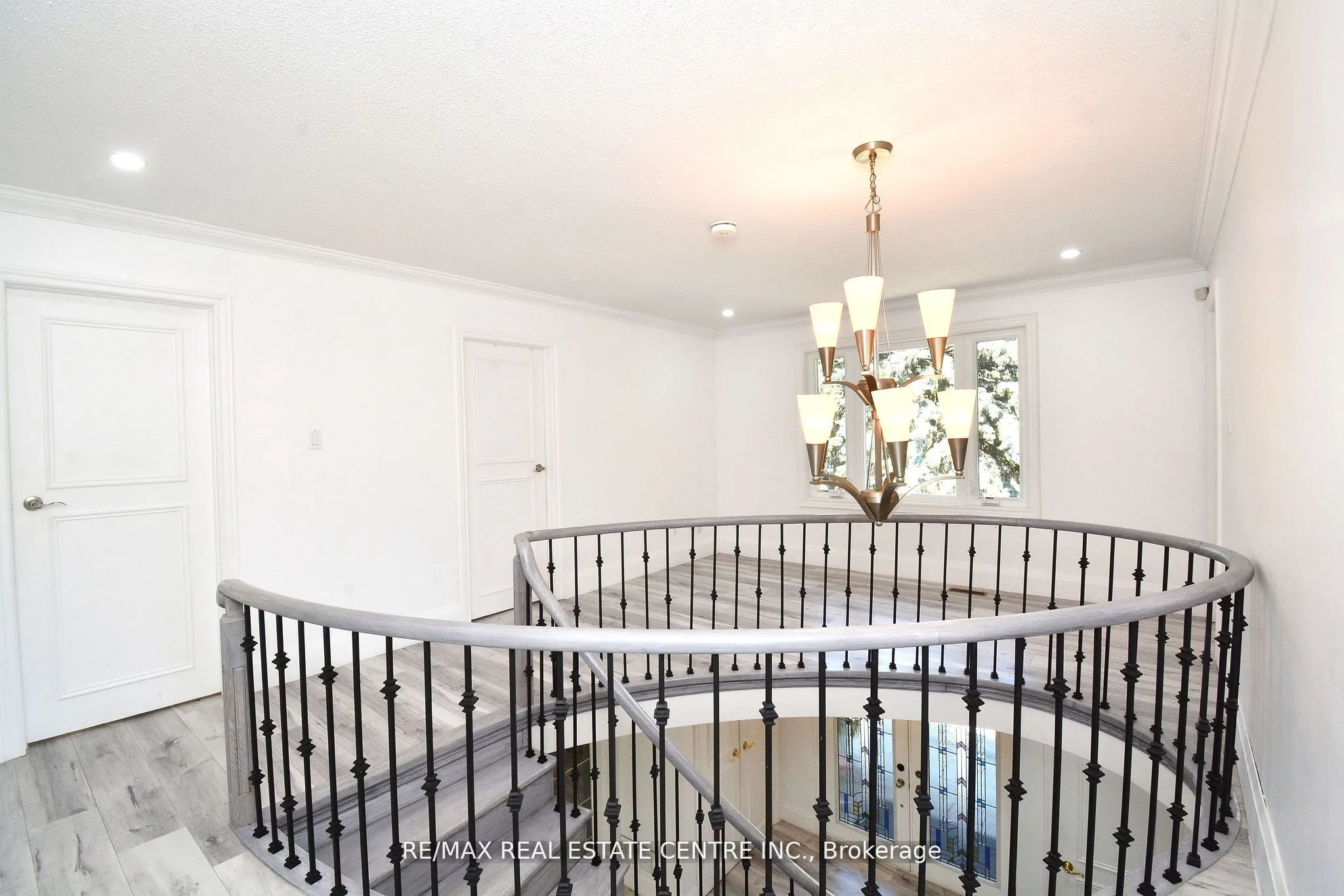17 Crescent Hill Drive S