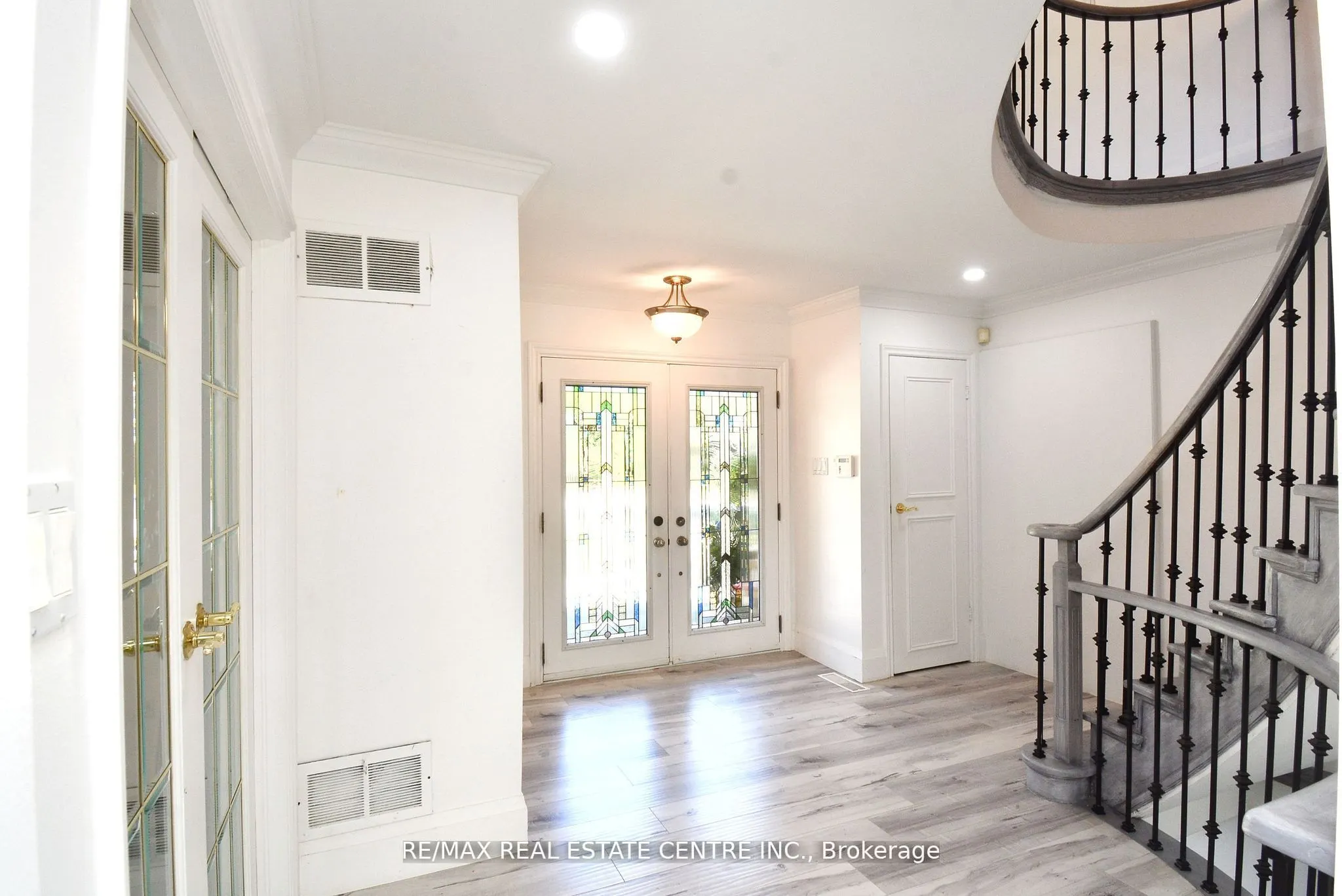 17 Crescent Hill Drive S