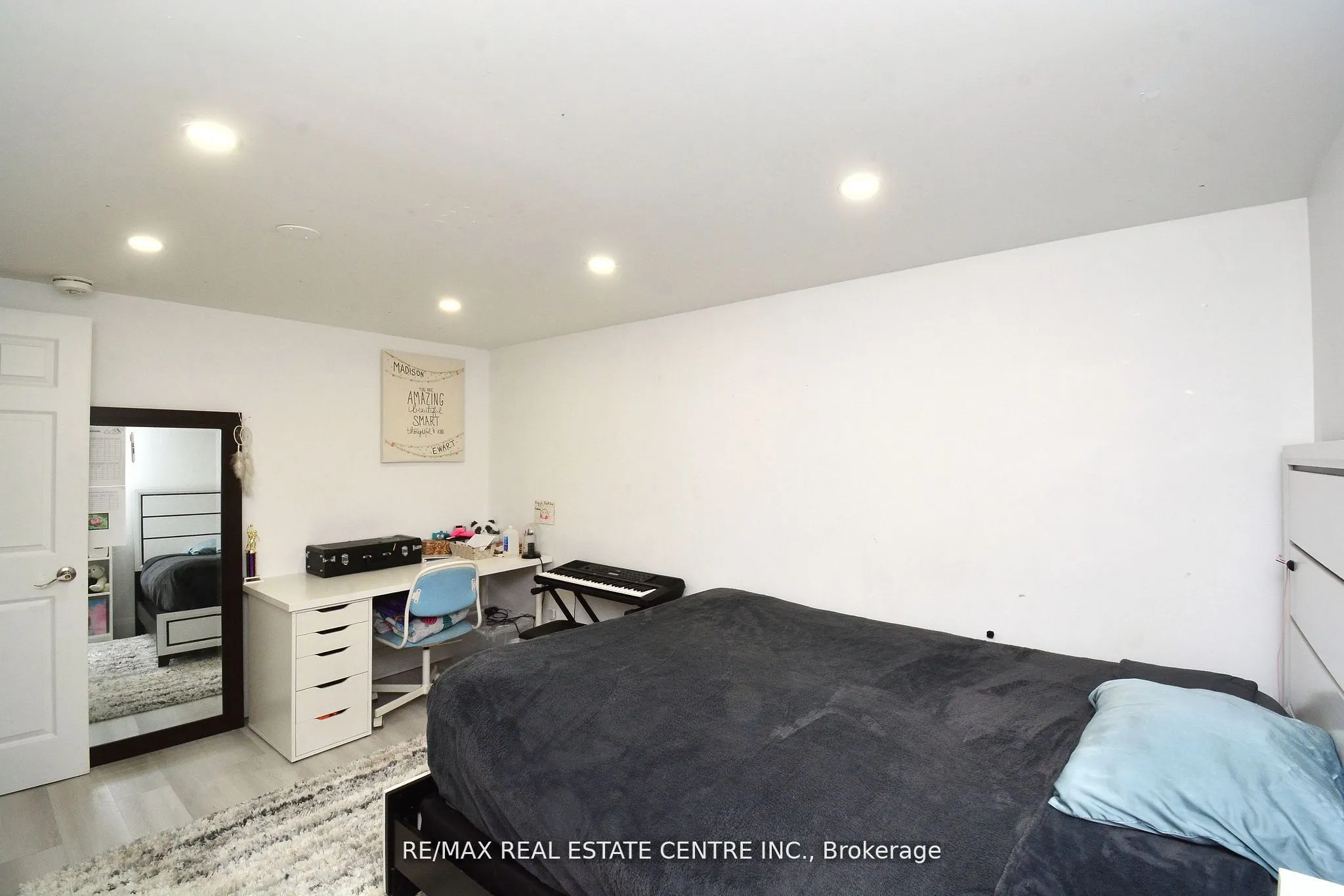 17 Crescent Hill Drive S