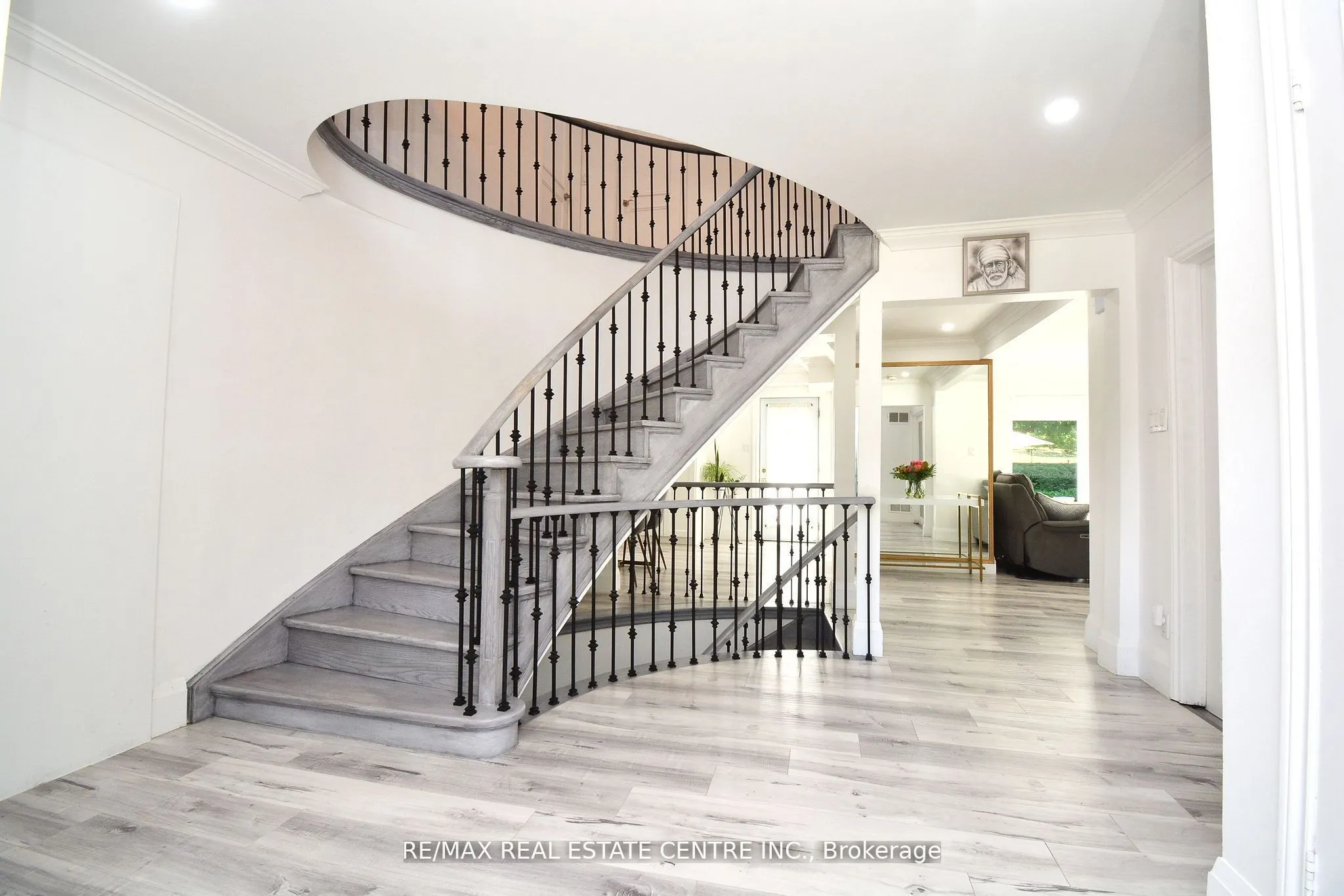 17 Crescent Hill Drive S