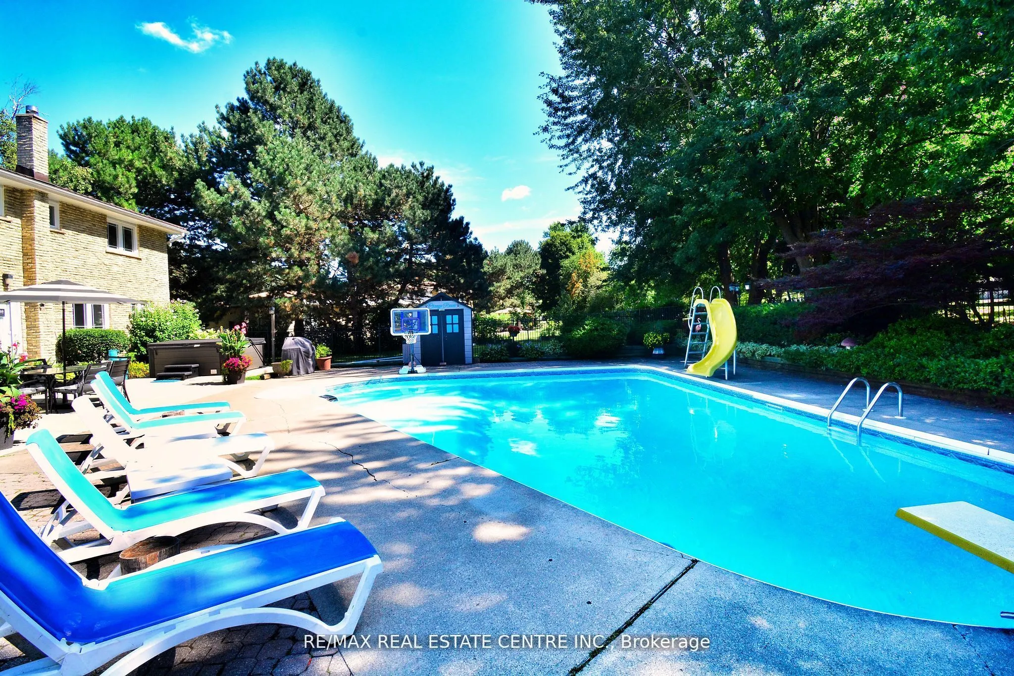 17 Crescent Hill Drive S