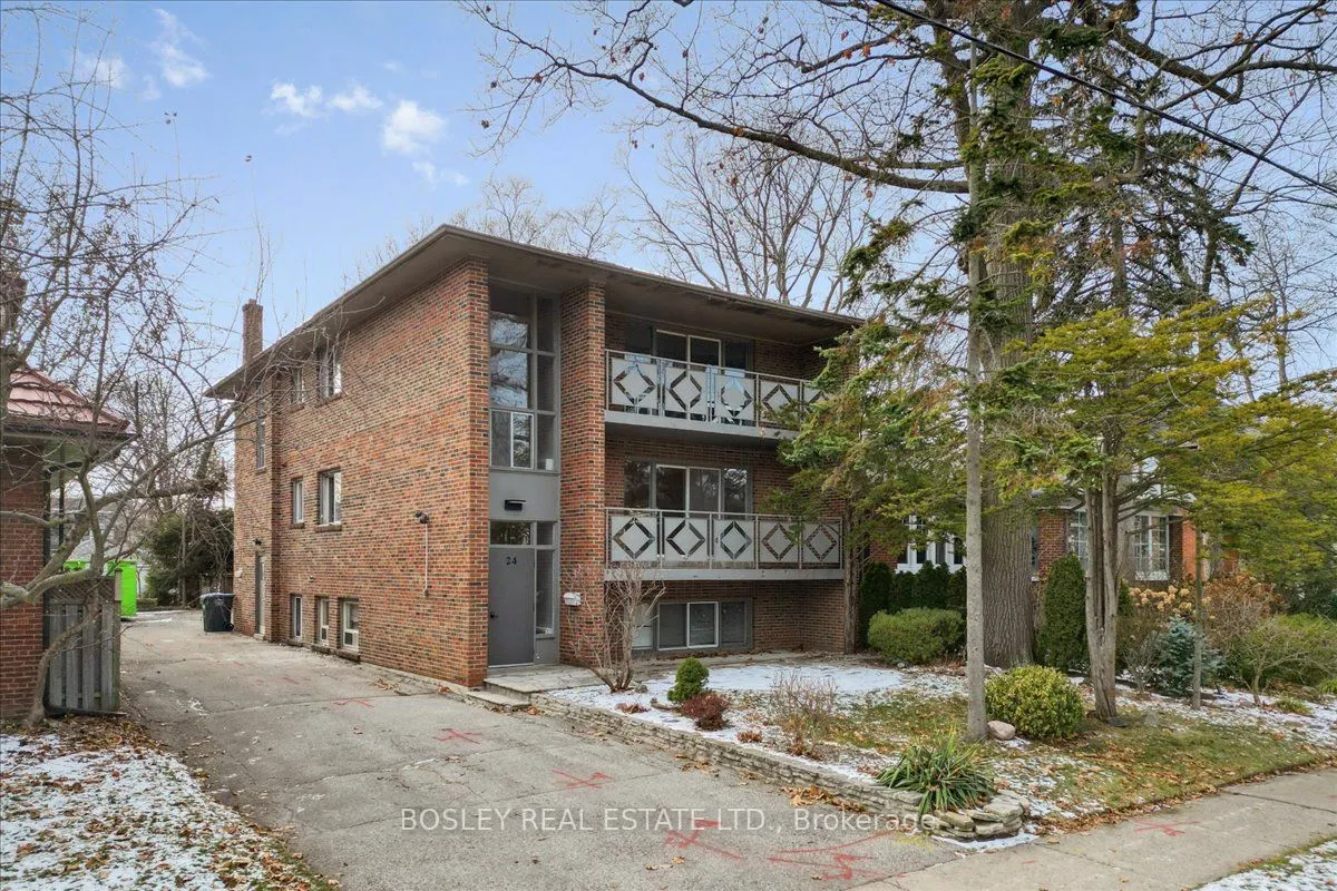 24 Oakwood Avenue N