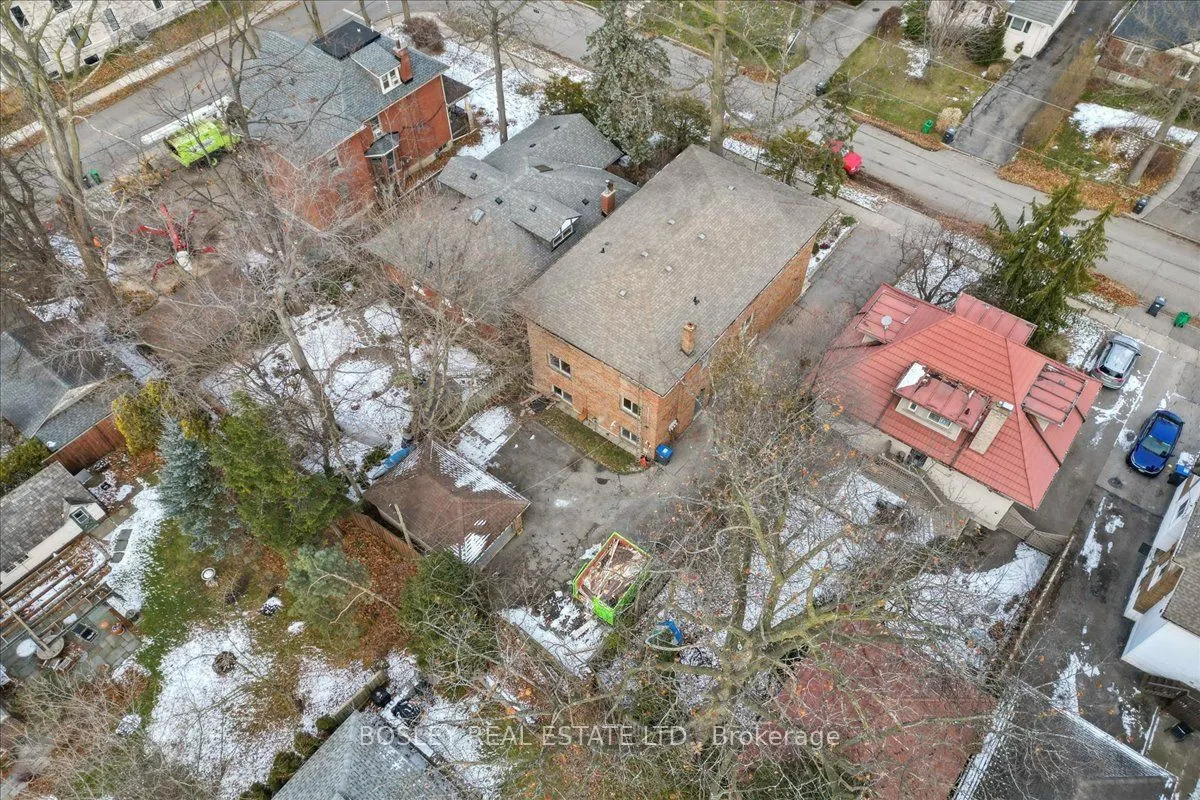 24 Oakwood Avenue N