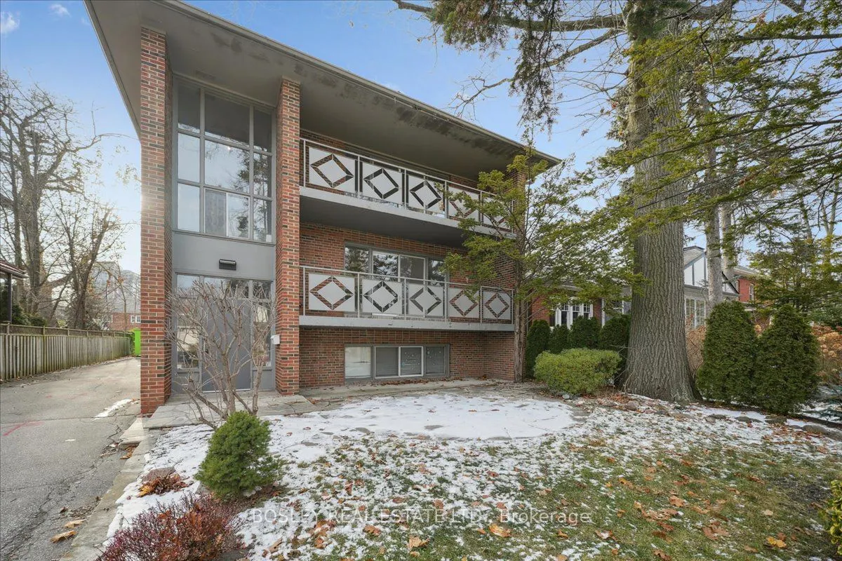 24 Oakwood Avenue N