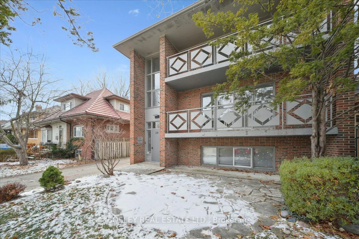 24 Oakwood Avenue N