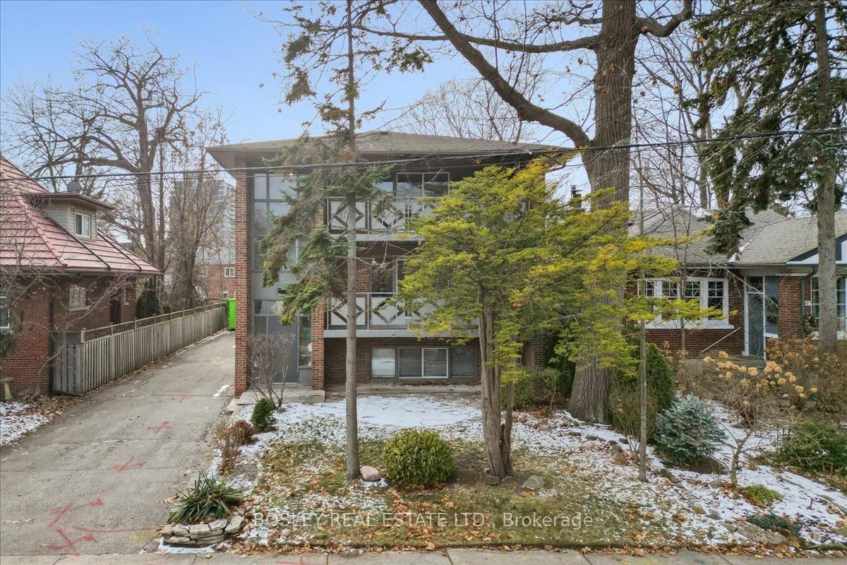 24 Oakwood Avenue N
