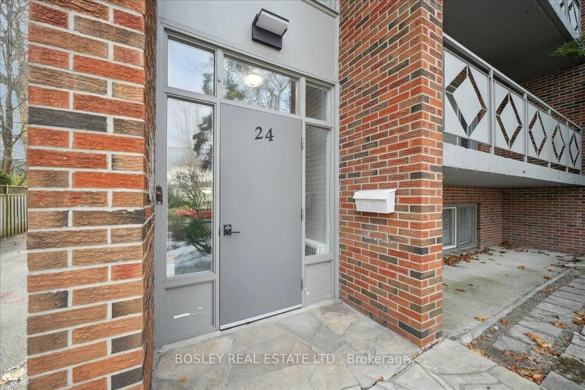 24 Oakwood Avenue N