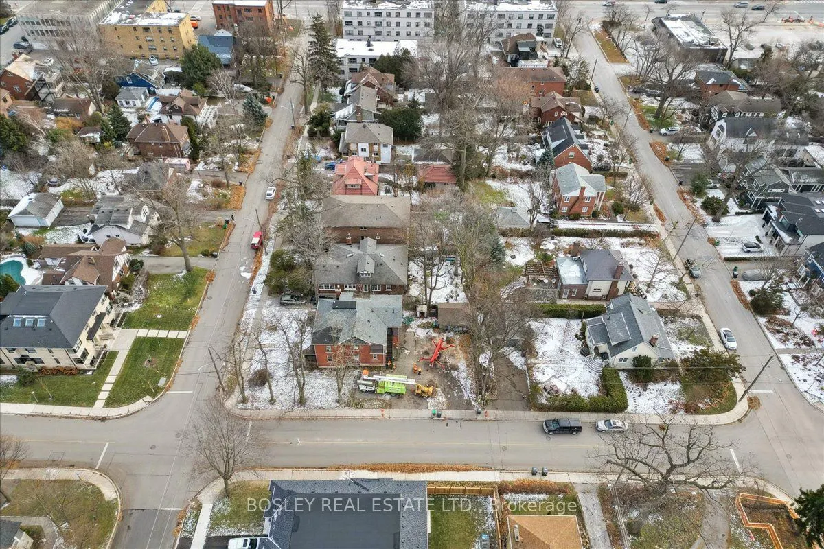 24 Oakwood Avenue N