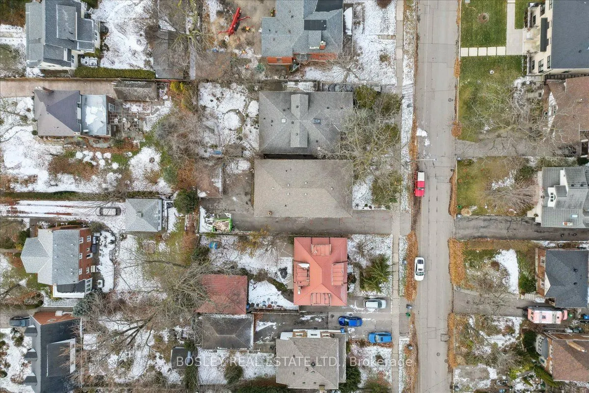 24 Oakwood Avenue N