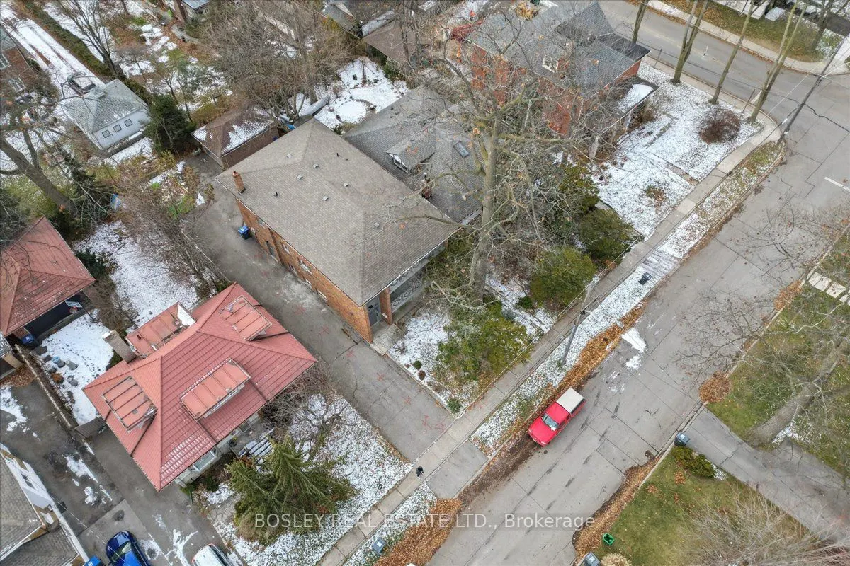 24 Oakwood Avenue N