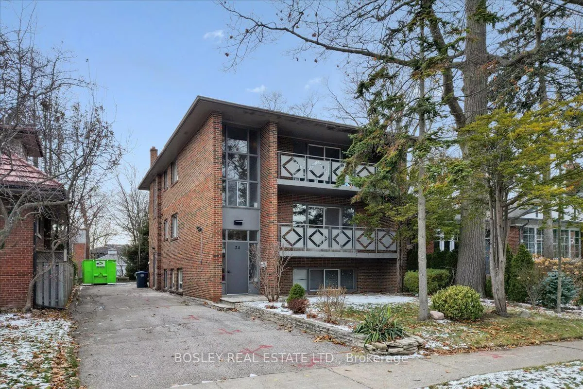24 Oakwood Avenue N