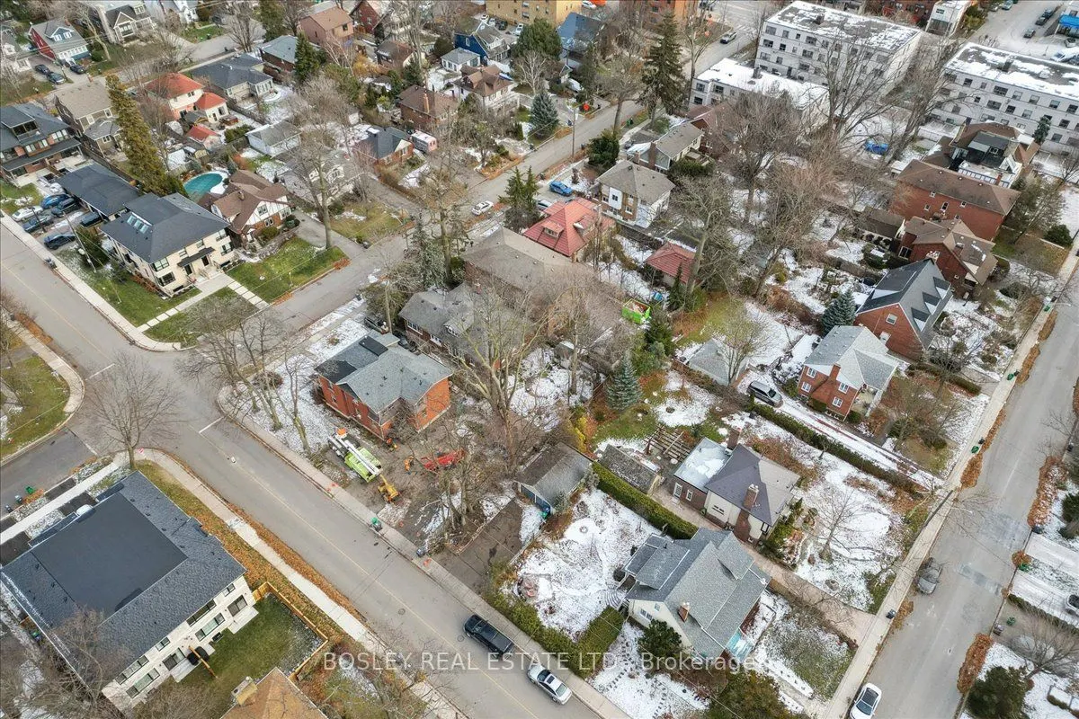 24 Oakwood Avenue N