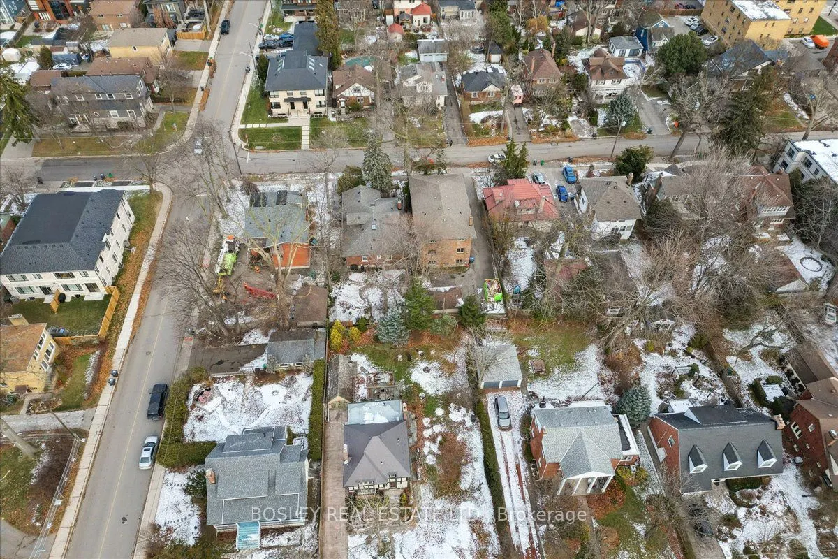 24 Oakwood Avenue N