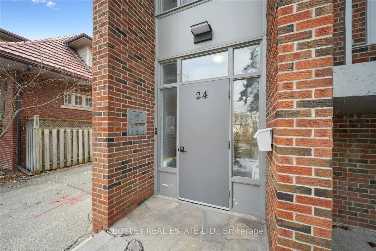 24 Oakwood Avenue N