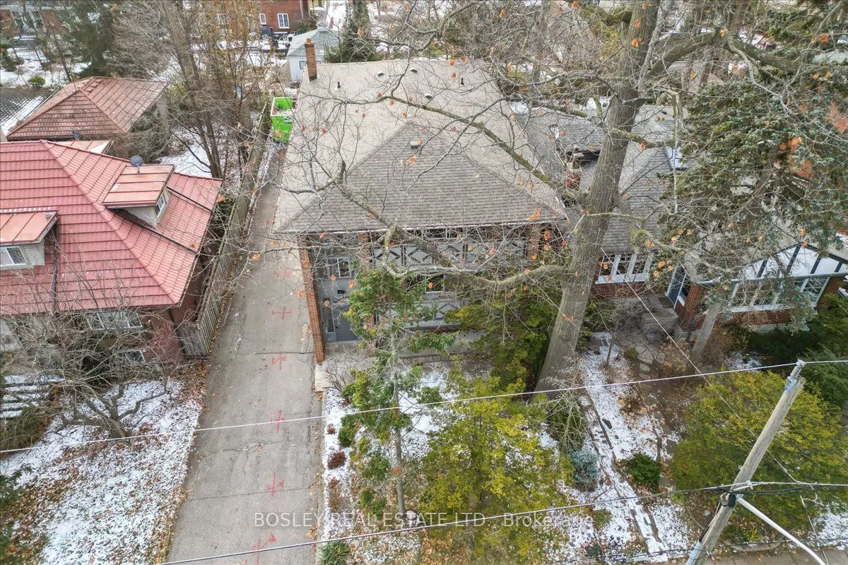 24 Oakwood Avenue N