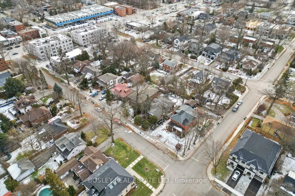 24 Oakwood Avenue N
