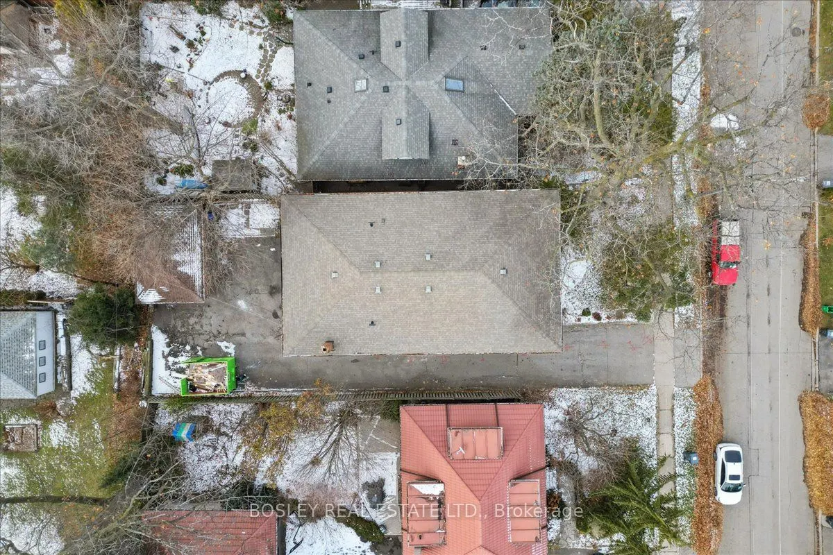 24 Oakwood Avenue N