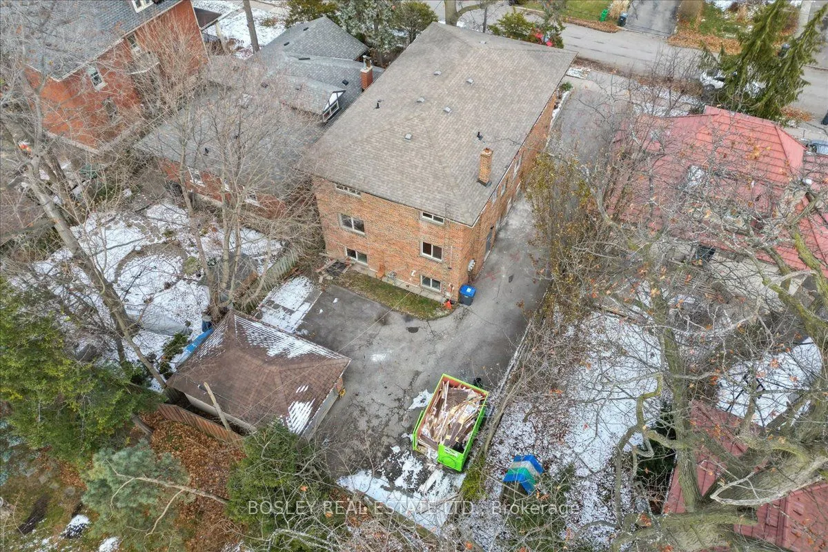 24 Oakwood Avenue N