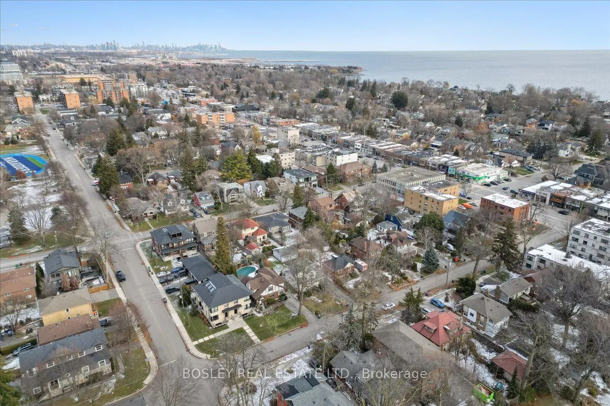 24 Oakwood Avenue N