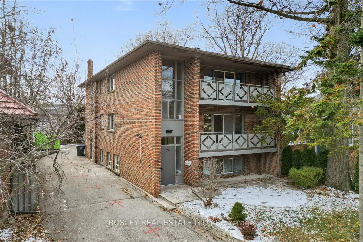 24 Oakwood Avenue N