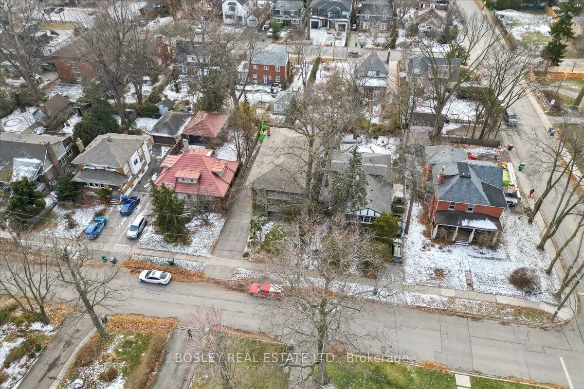 24 Oakwood Avenue N