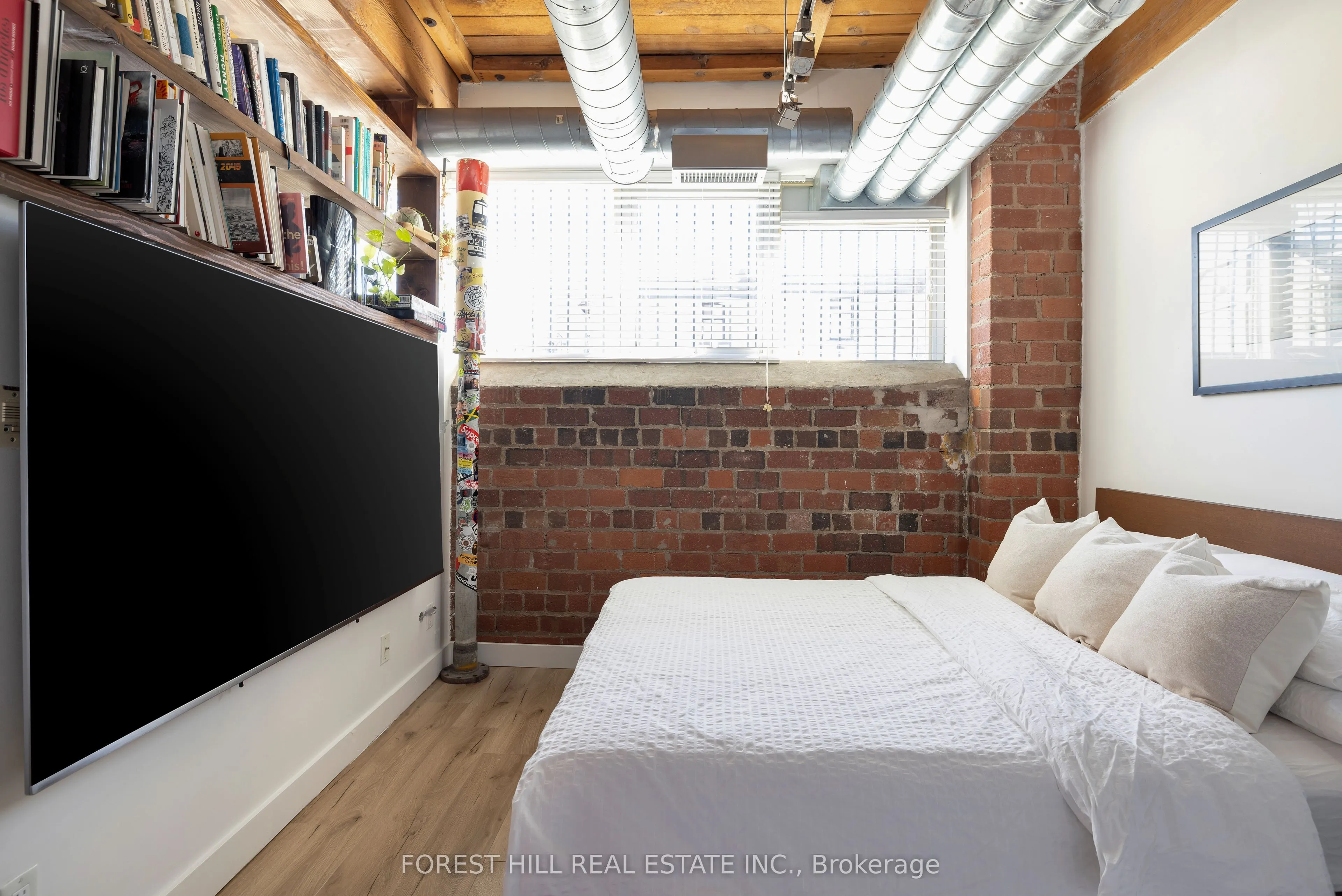 2154 Dundas Street W #105