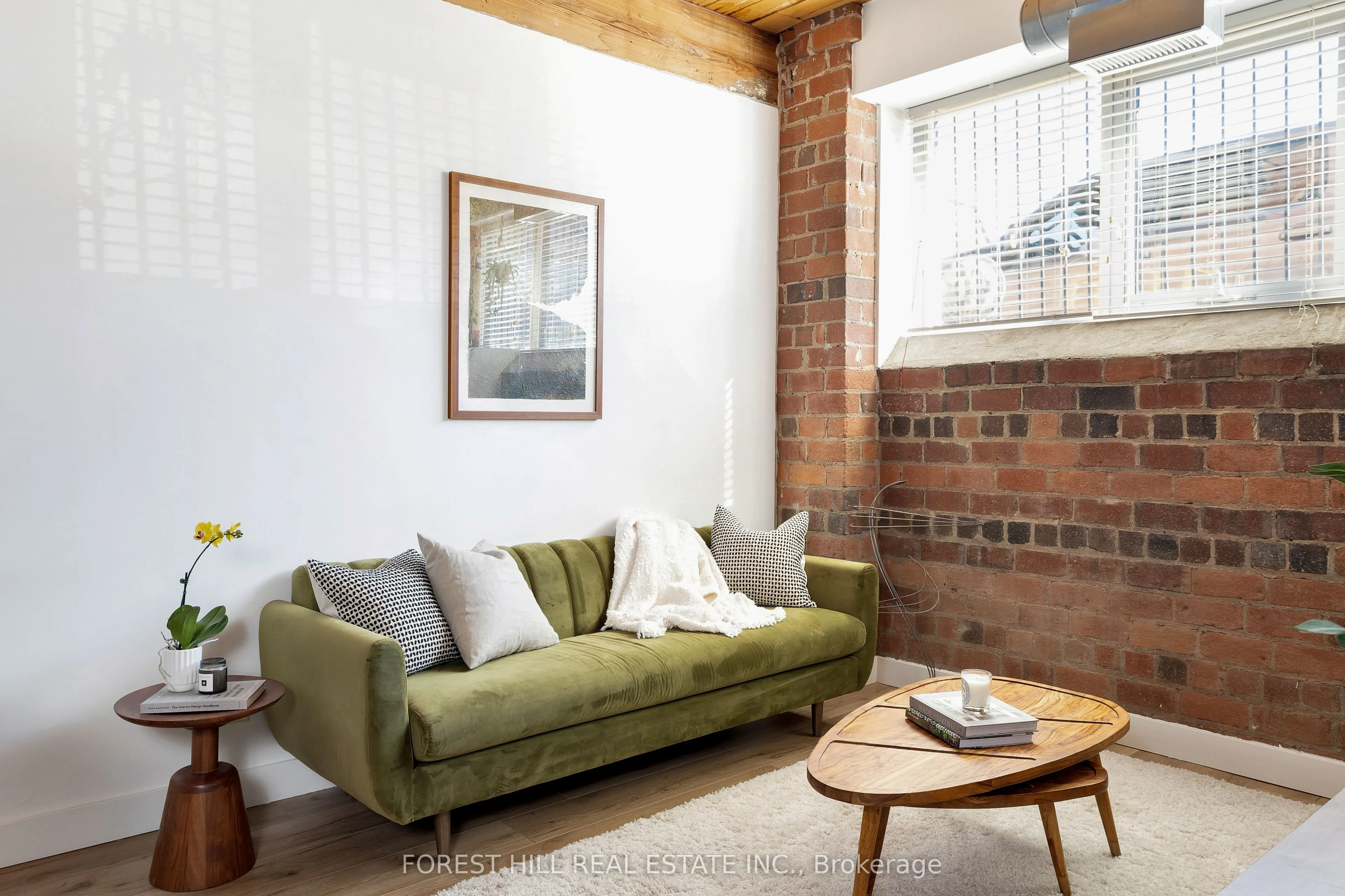 2154 Dundas Street W #105