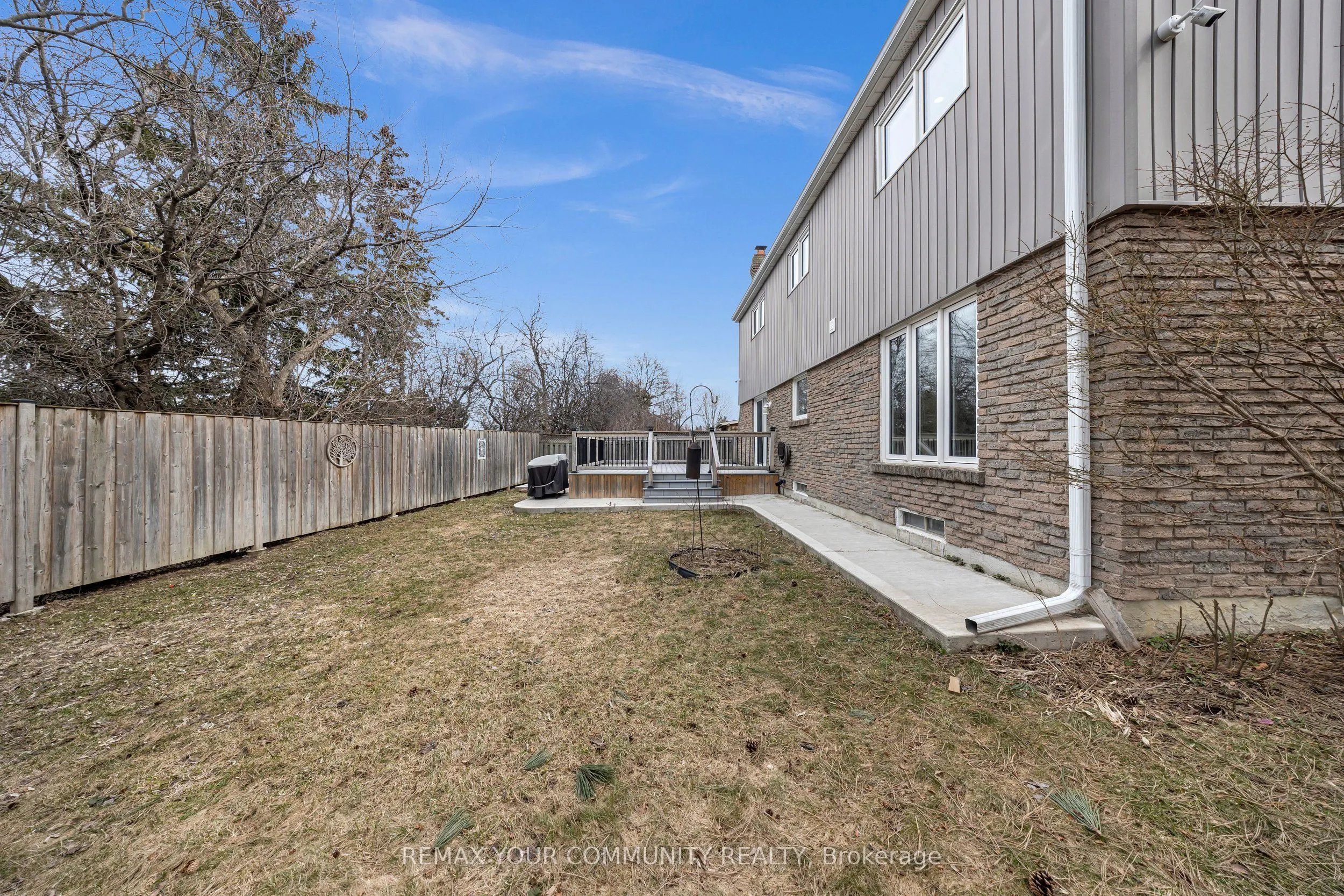 22 MADELAINE Crescent