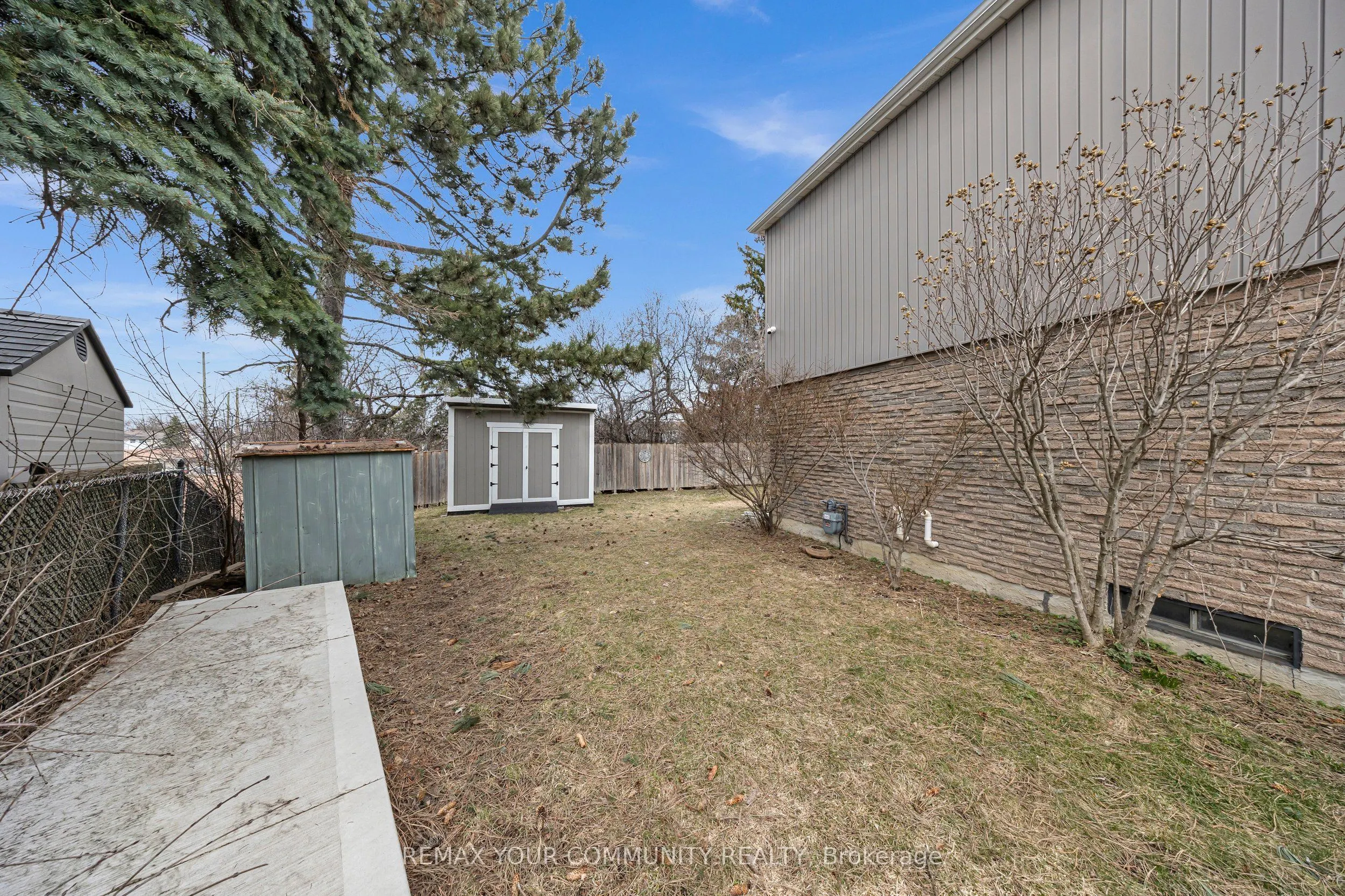 22 MADELAINE Crescent