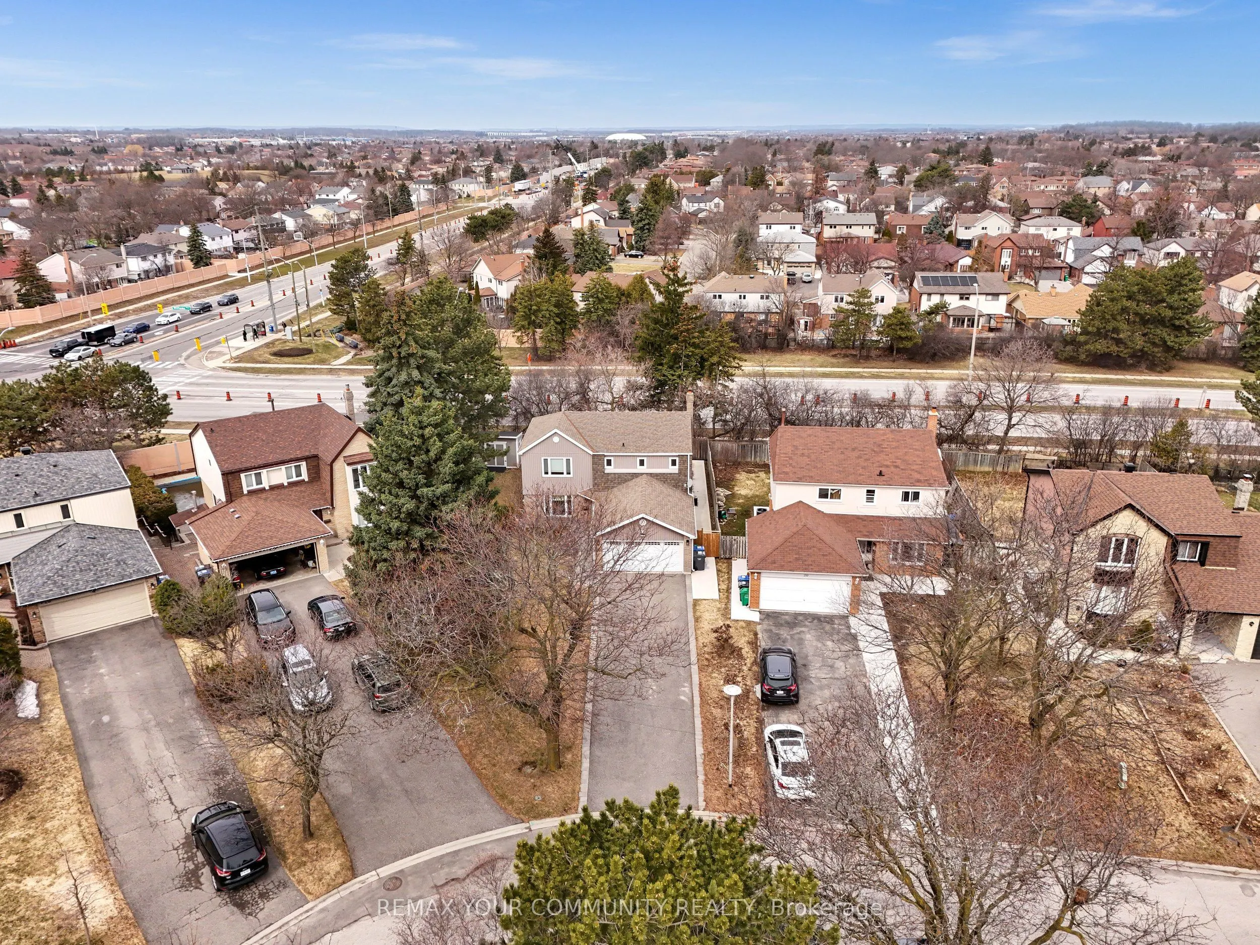 22 MADELAINE Crescent