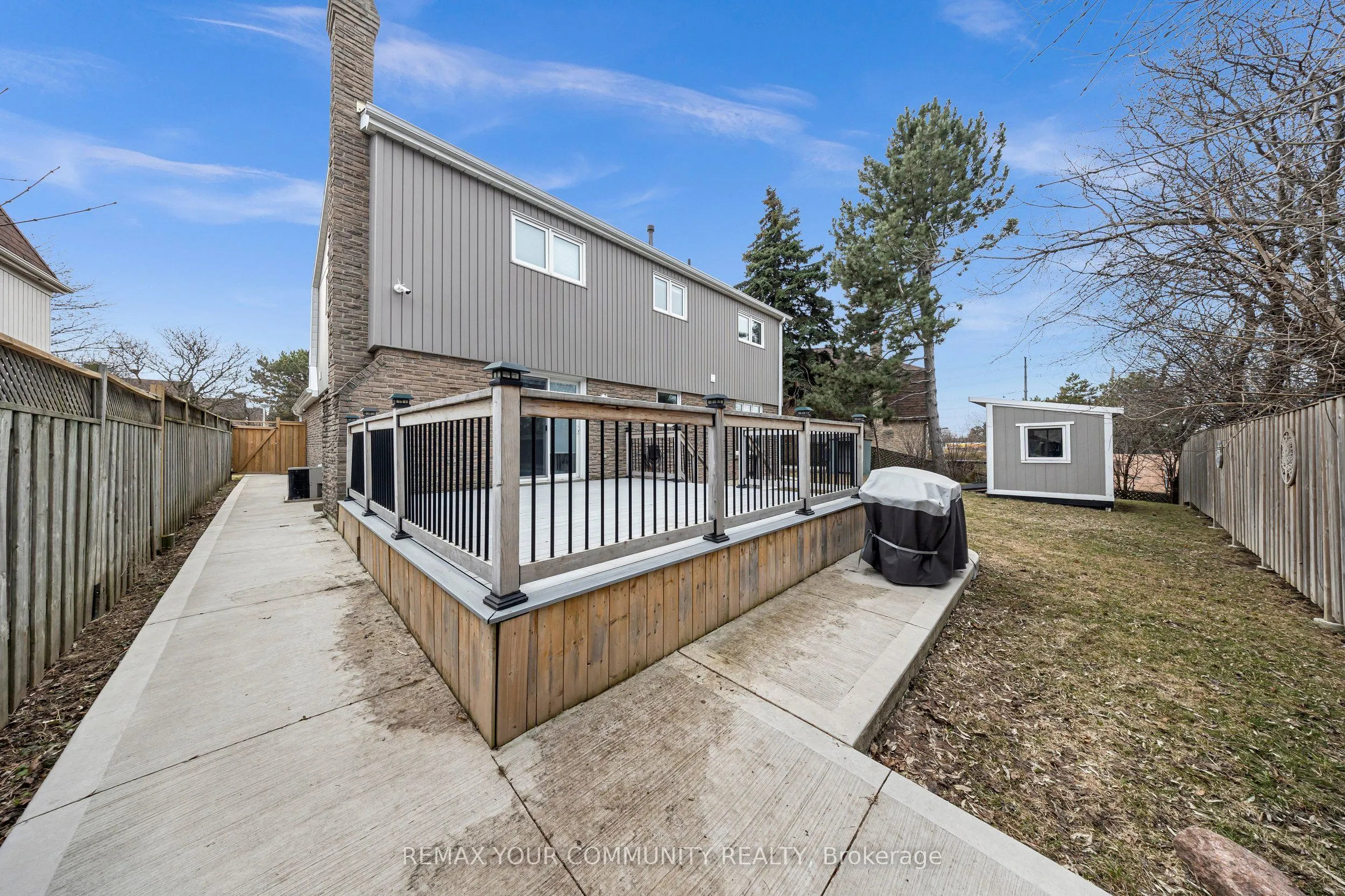 22 MADELAINE Crescent