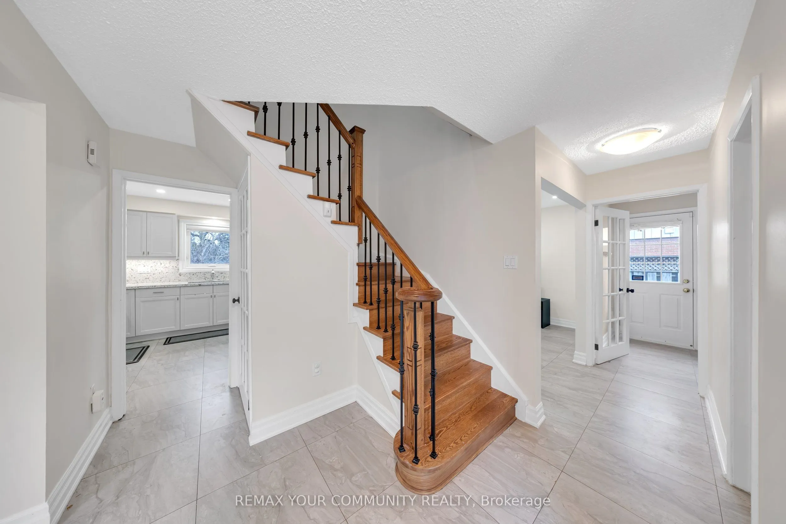 22 MADELAINE Crescent