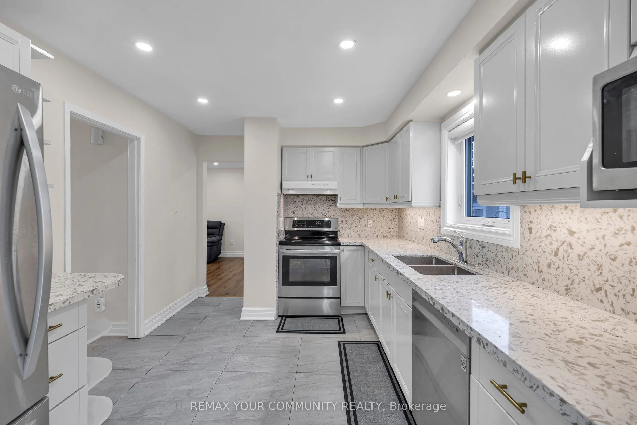 22 MADELAINE Crescent