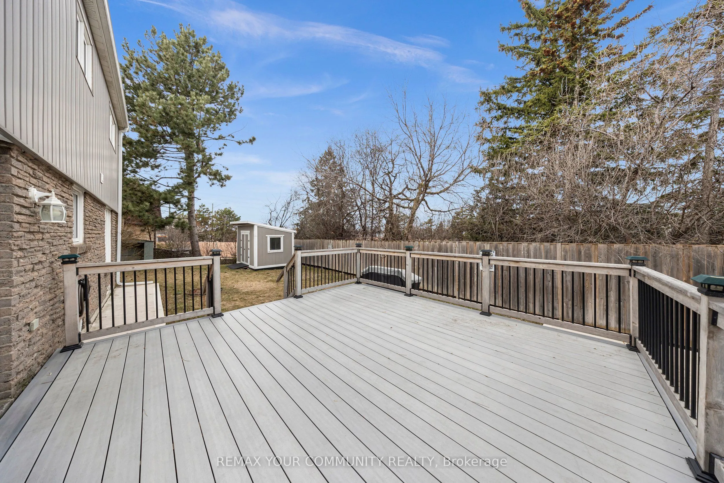 22 MADELAINE Crescent