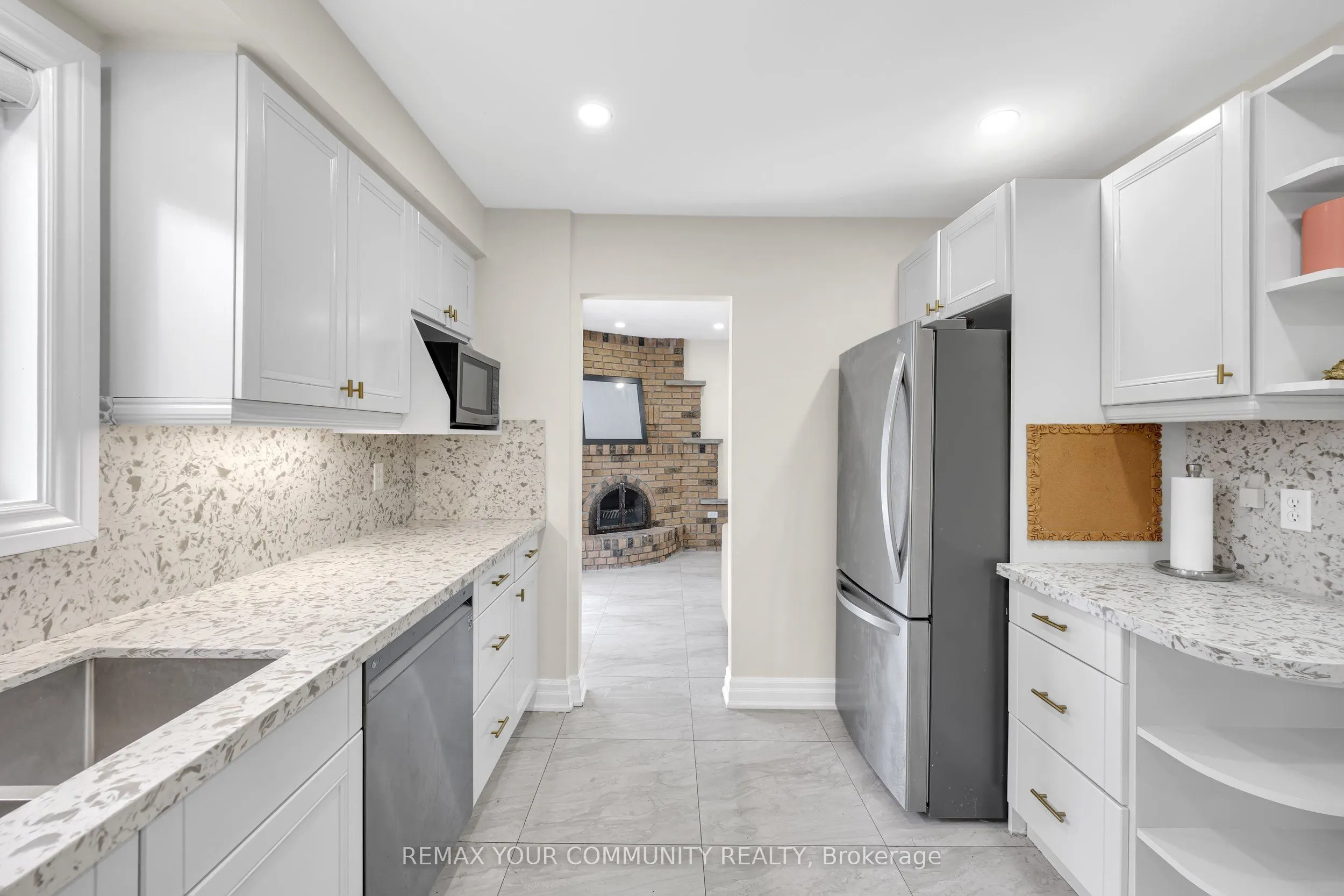 22 MADELAINE Crescent