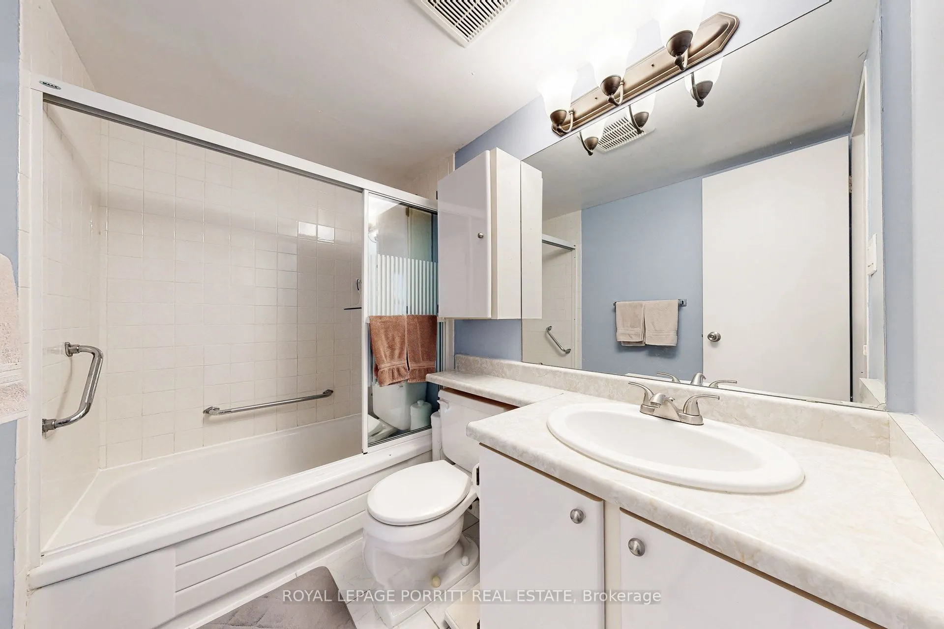 1535 Lakeshore Road E #201