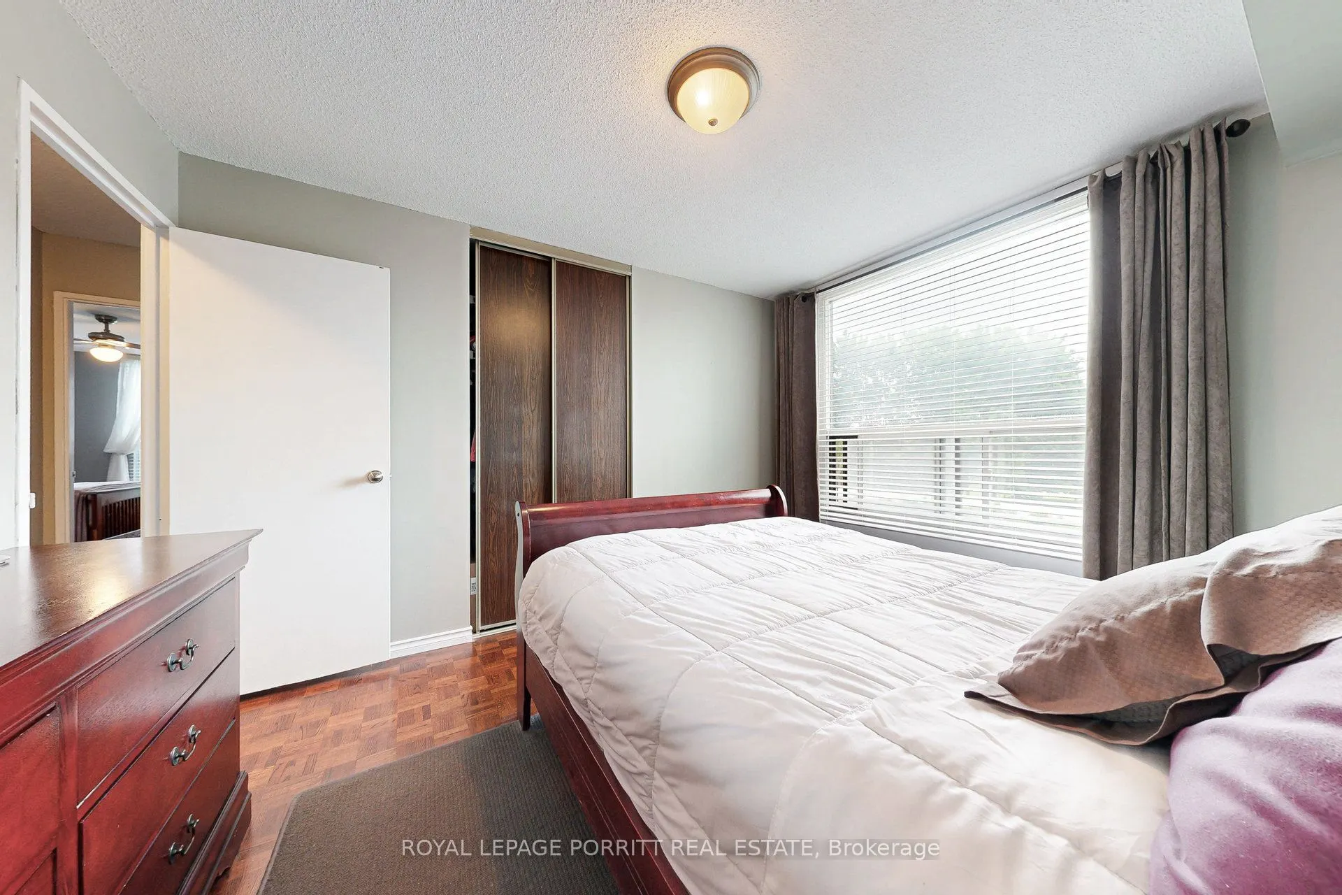 1535 Lakeshore Road E #201