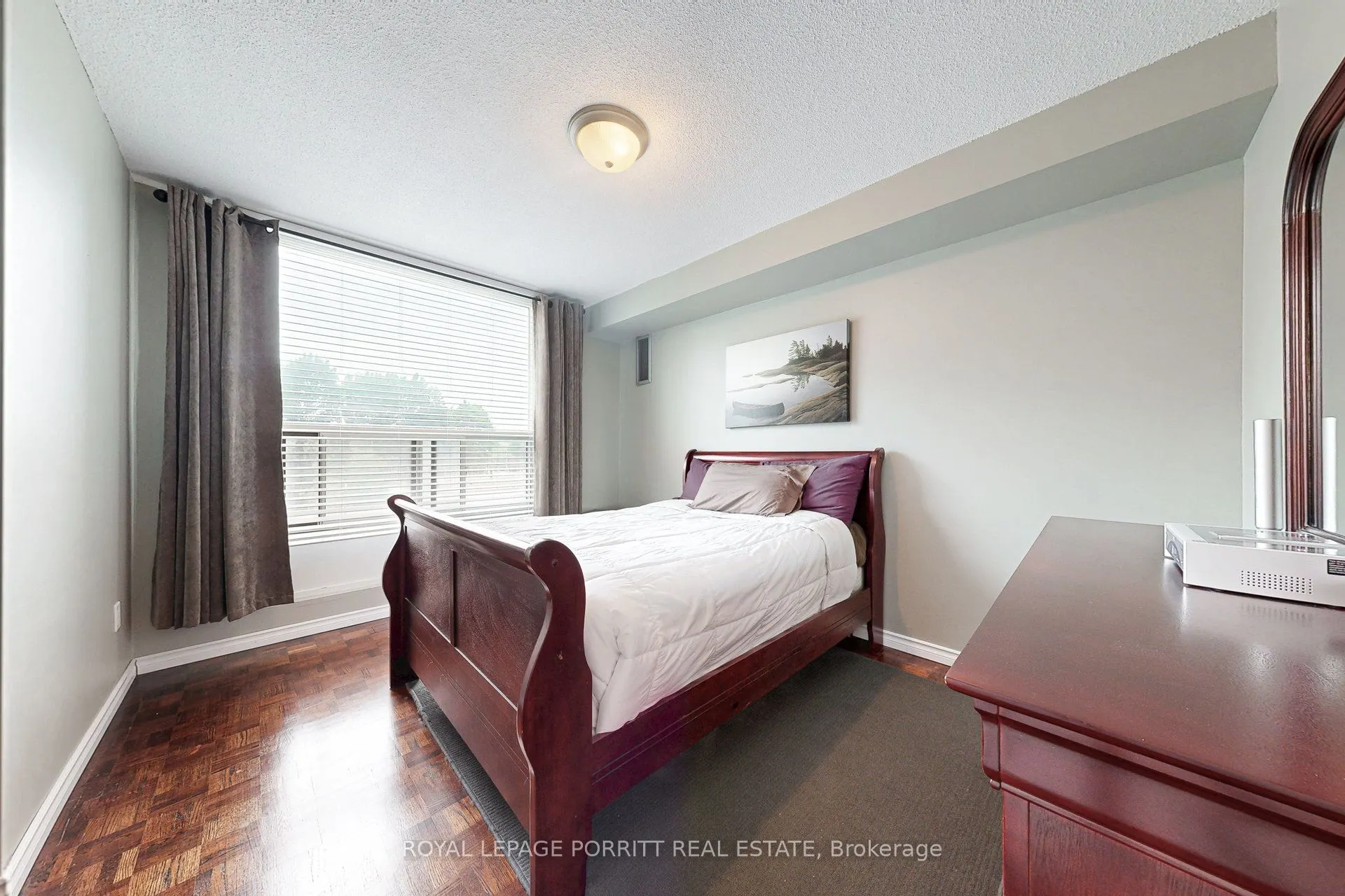 1535 Lakeshore Road E #201