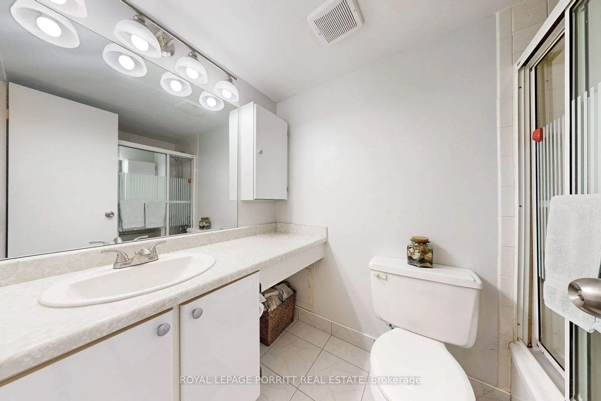 1535 Lakeshore Road E #201