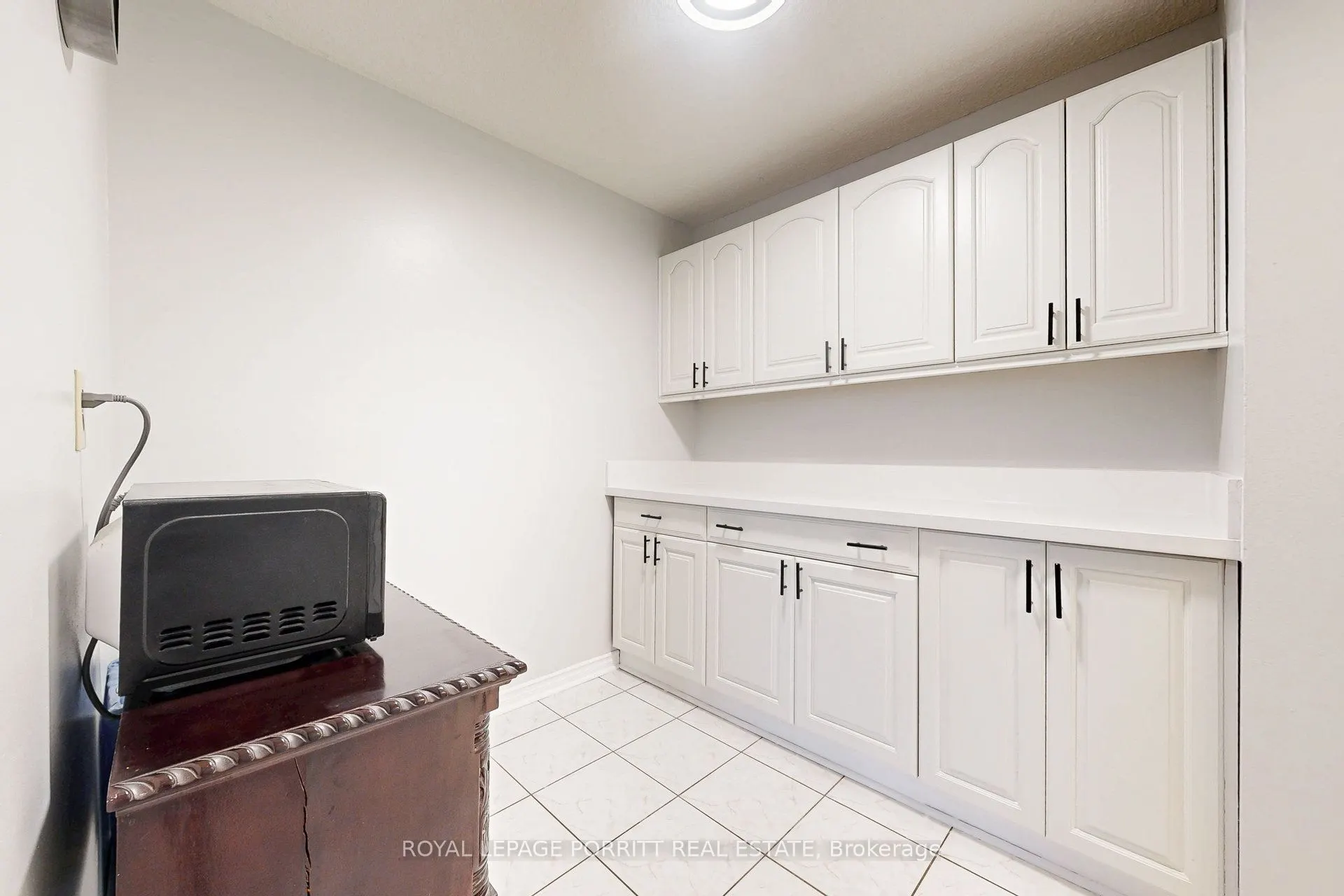 1535 Lakeshore Road E #201